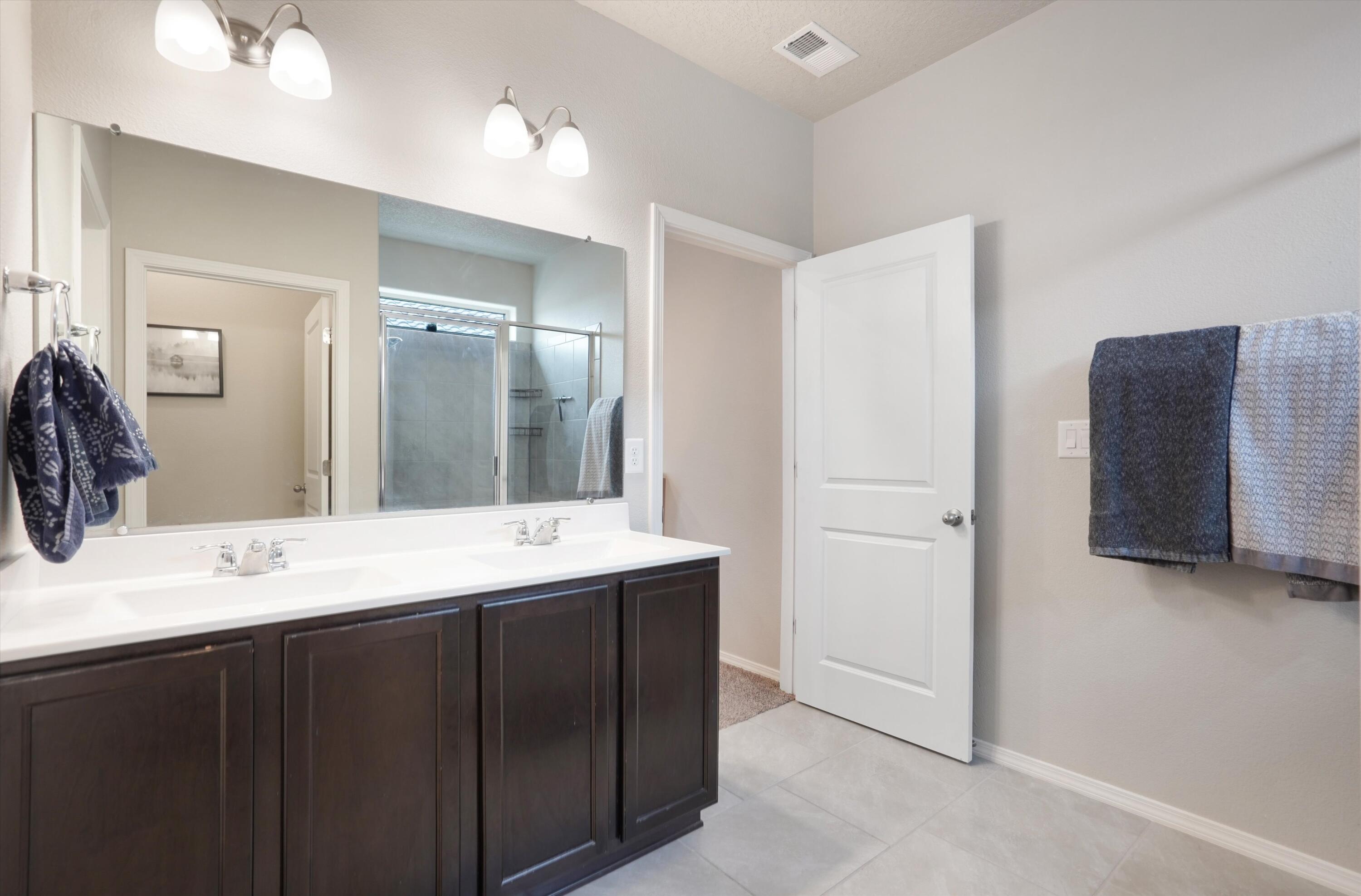 4233 Skyline Loop NE