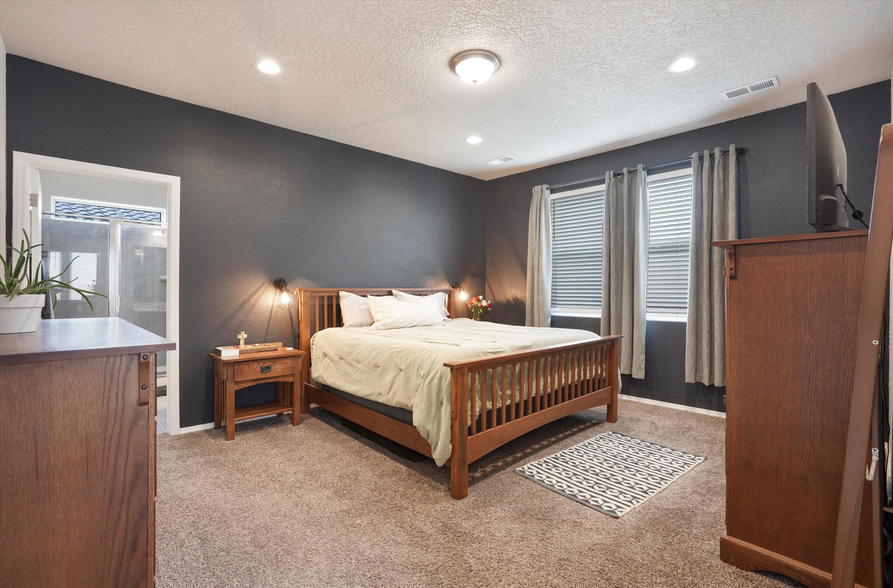 4233 Skyline Loop NE