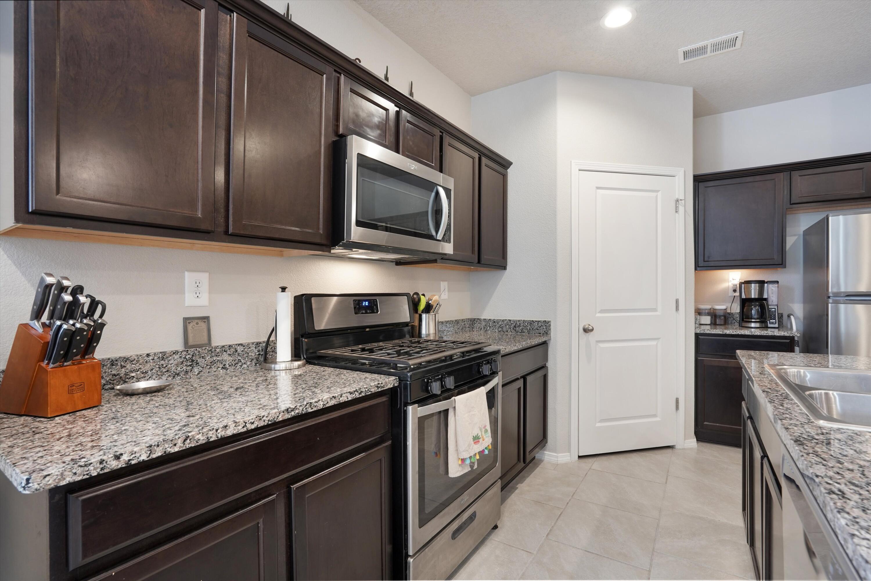 4233 Skyline Loop NE