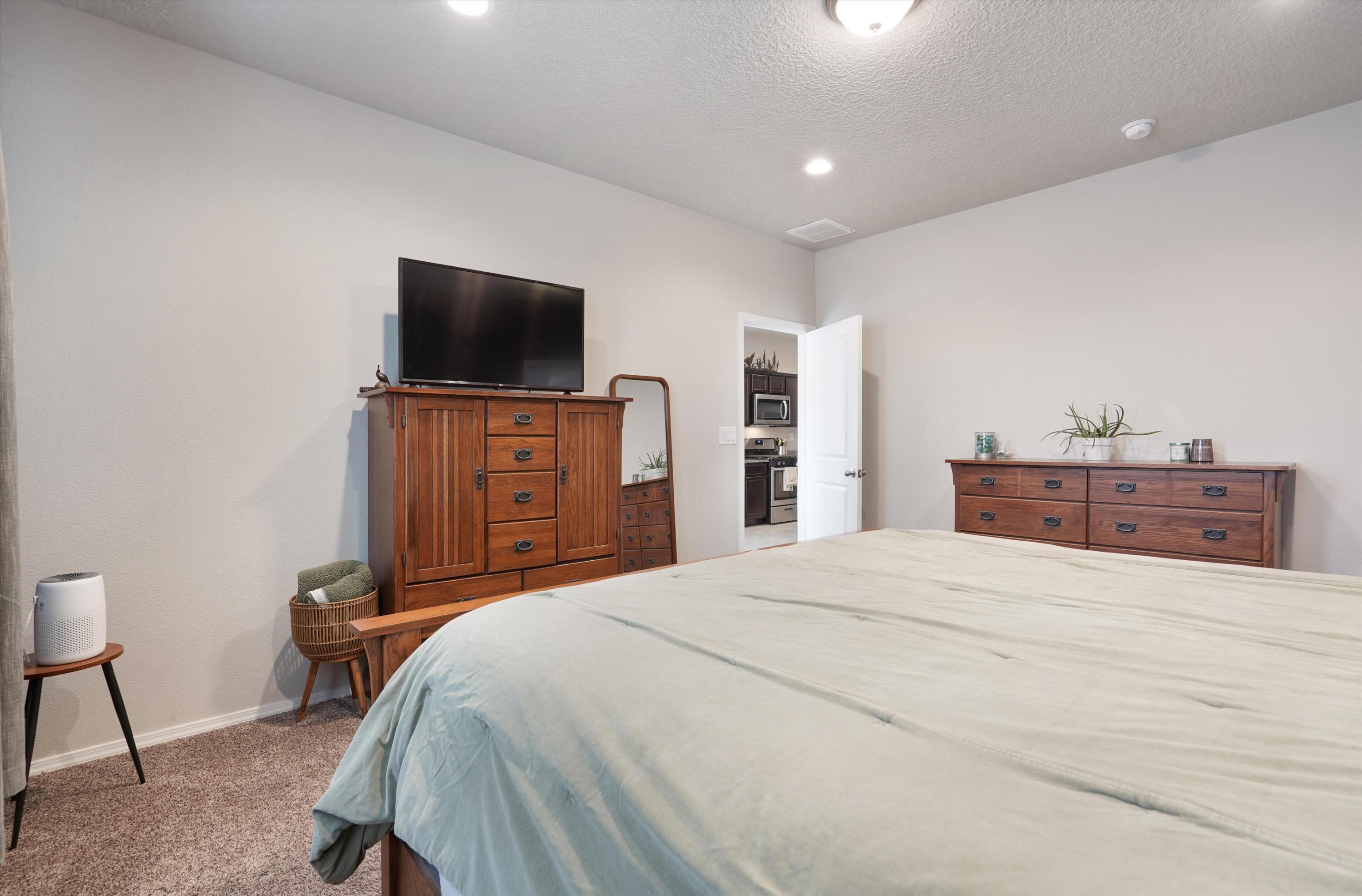 4233 Skyline Loop NE