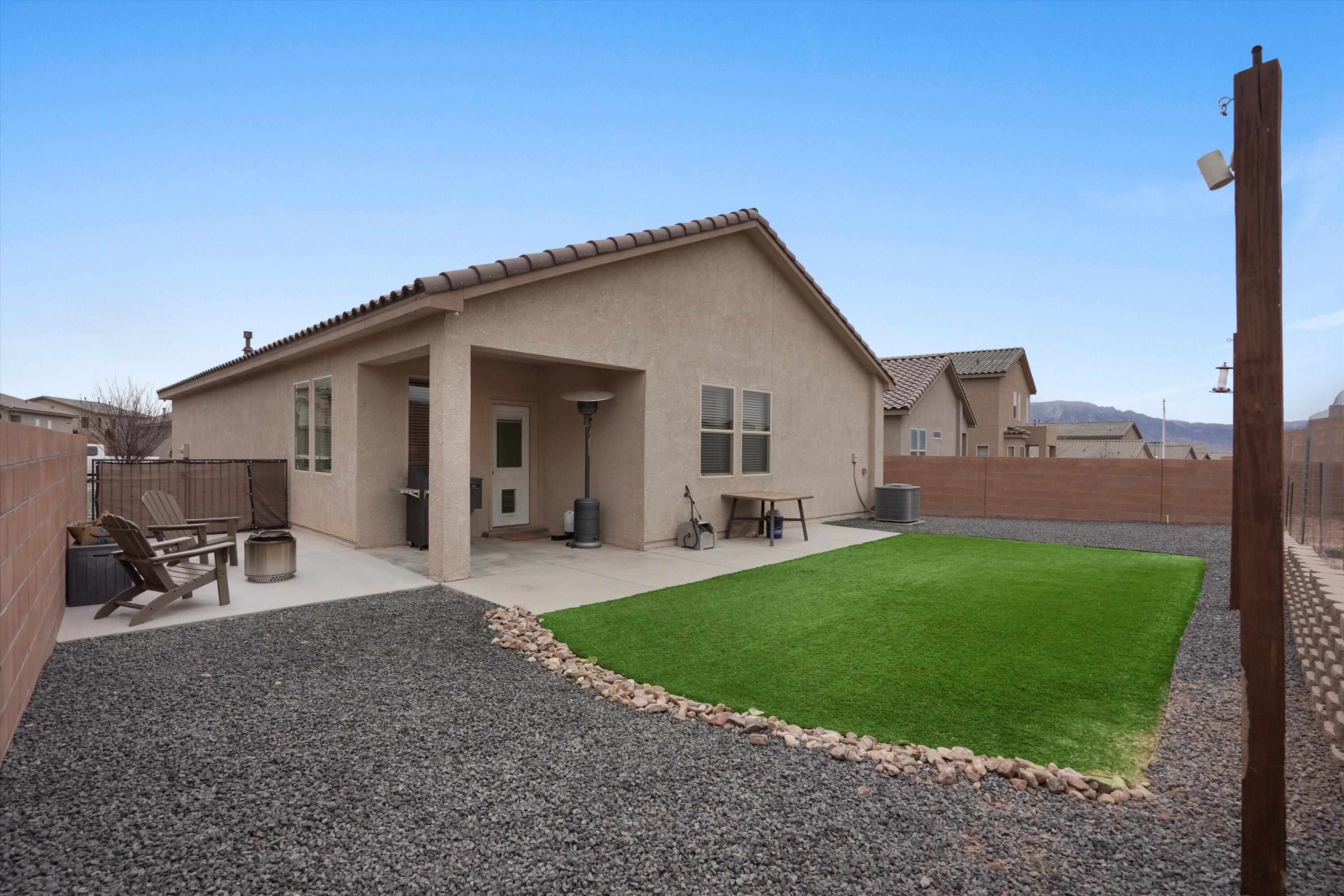 4233 Skyline Loop NE