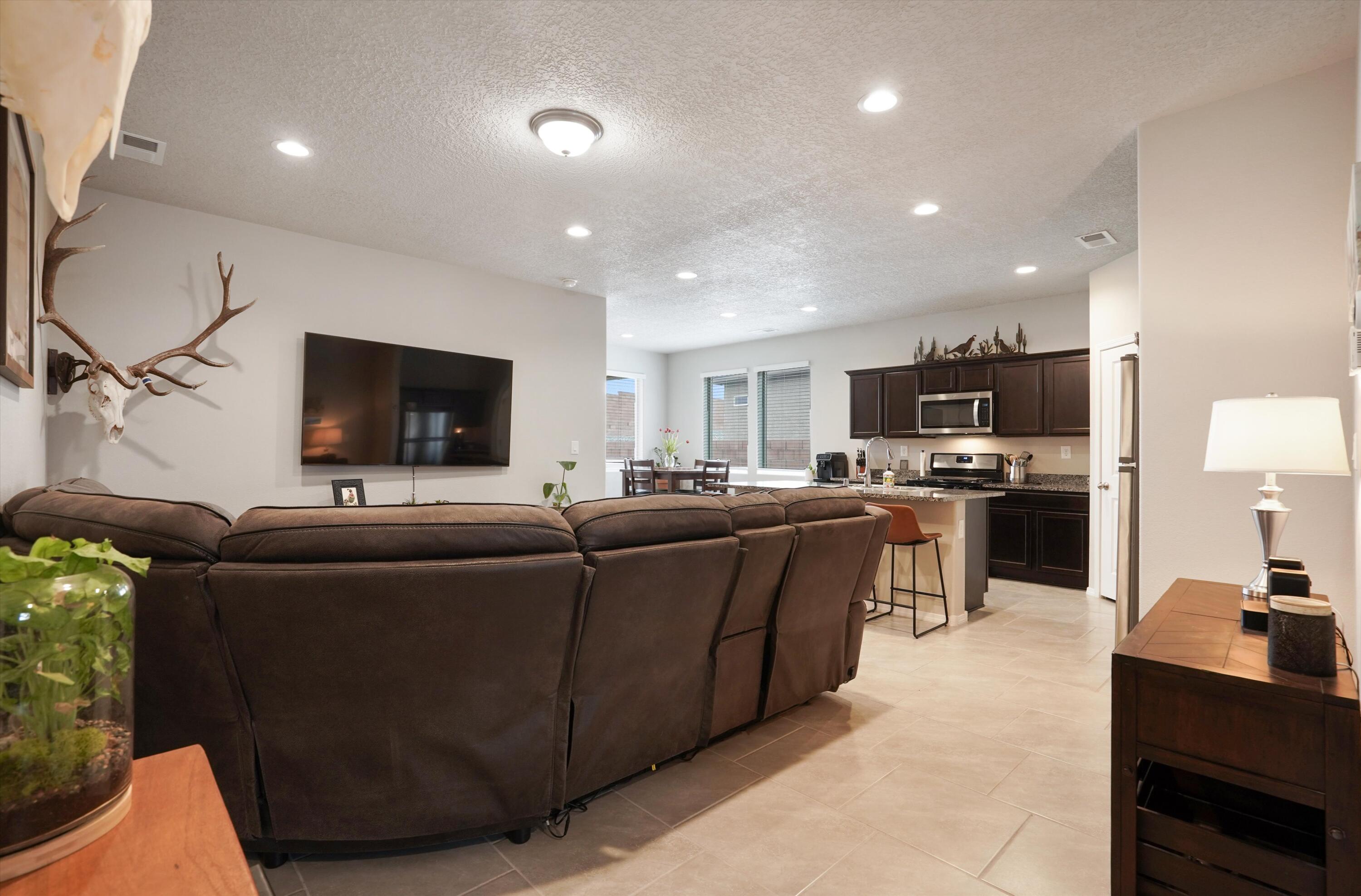 4233 Skyline Loop NE