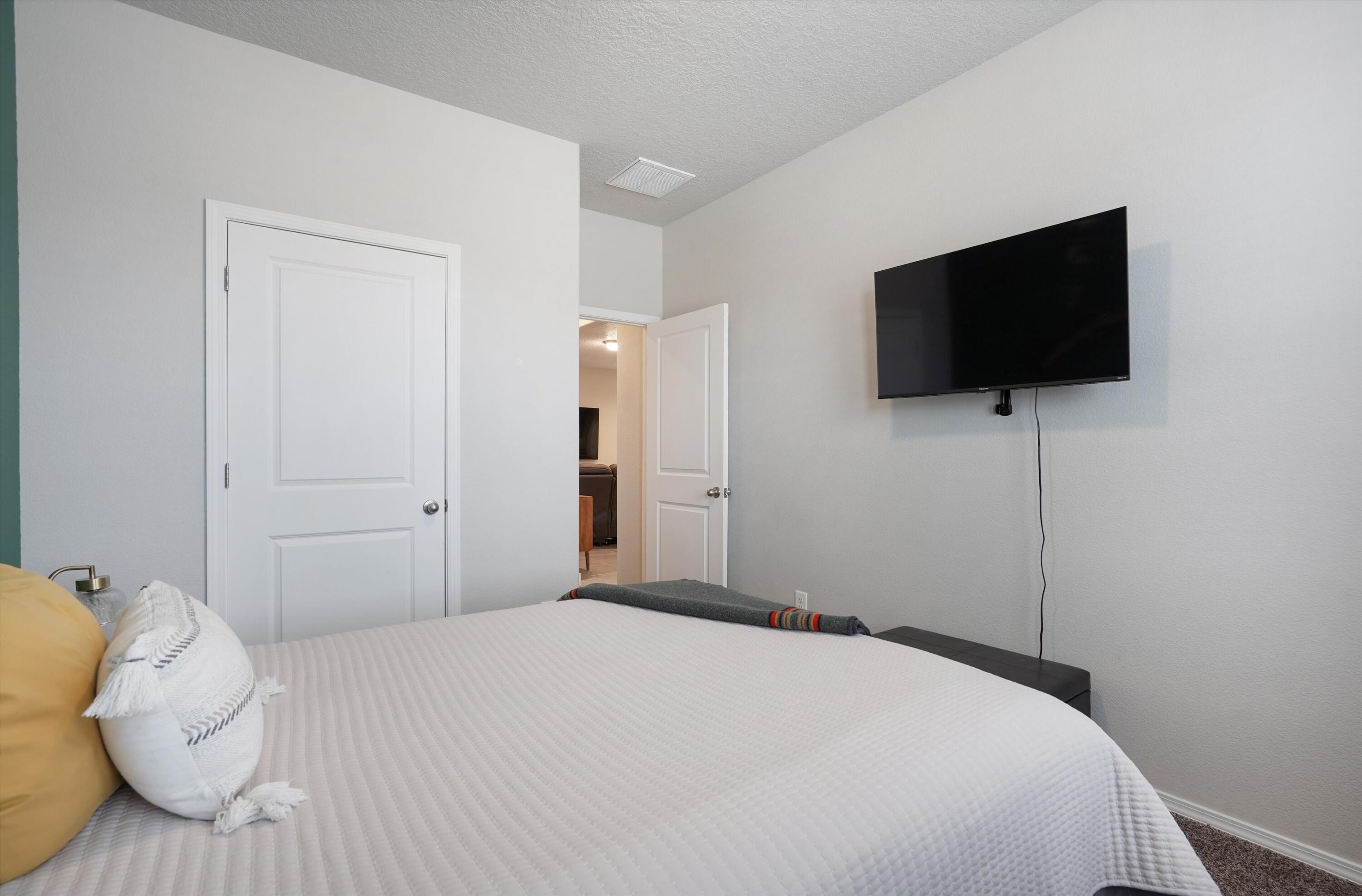 4233 Skyline Loop NE