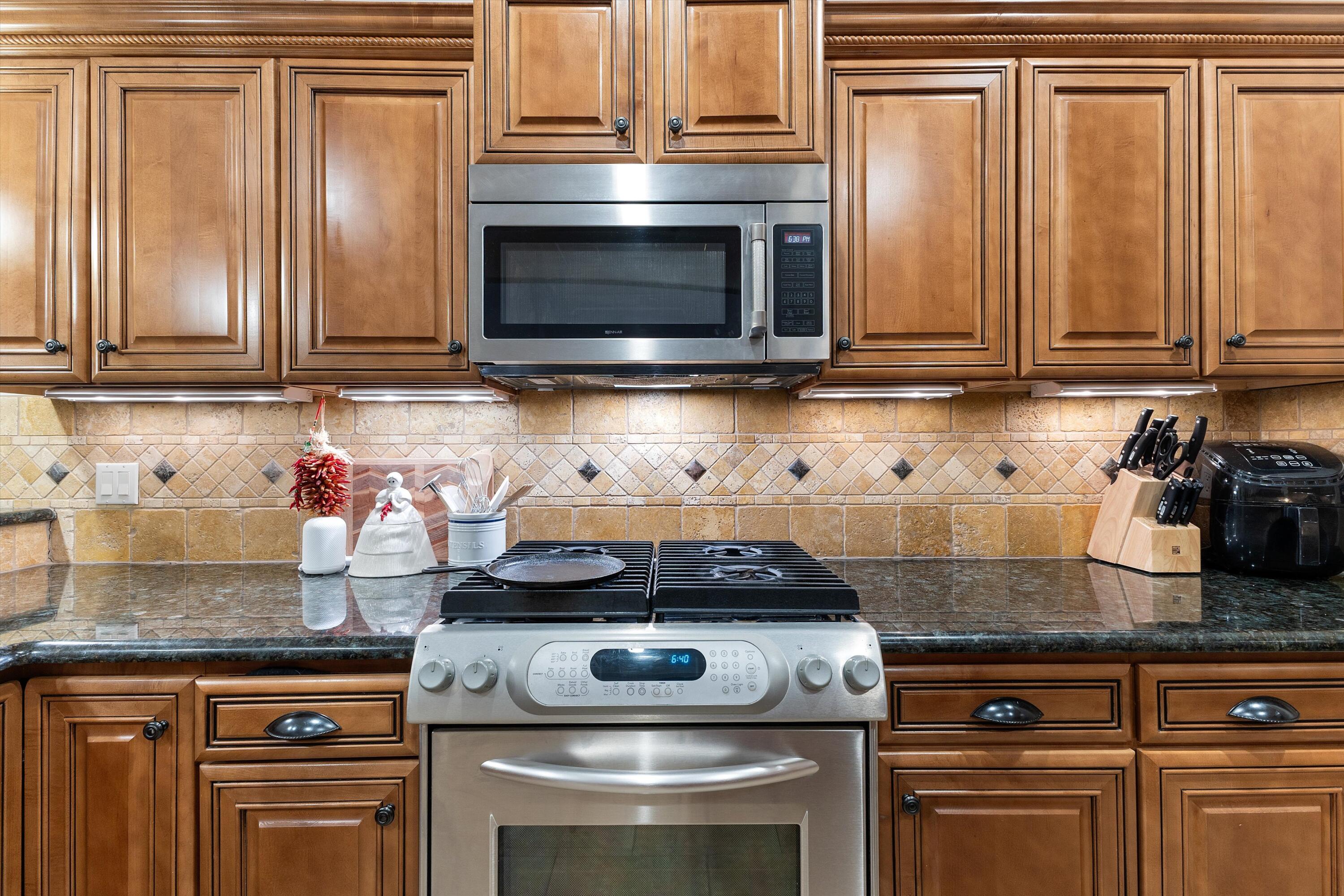 3232 Greystone Court SE