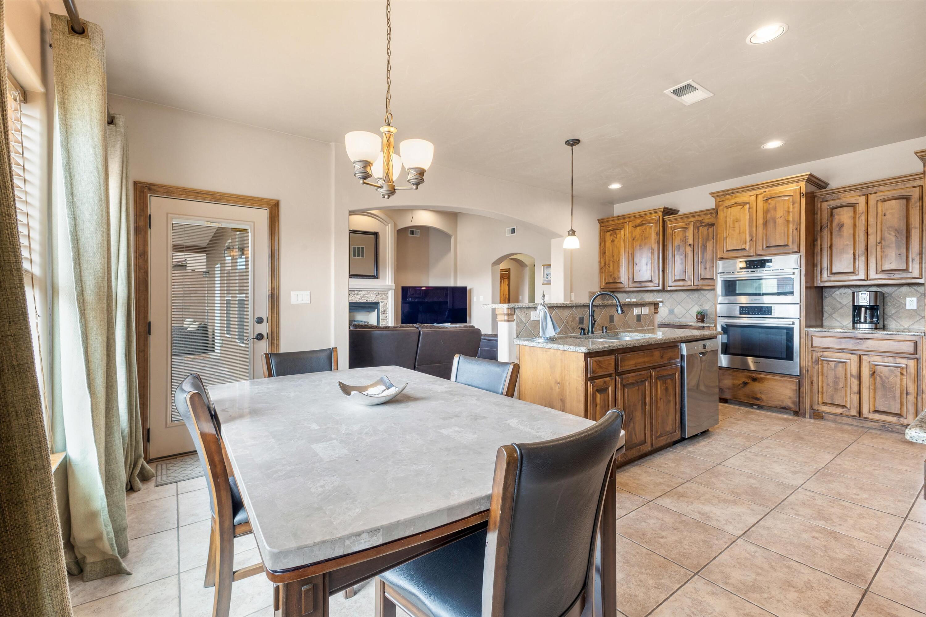 1801 Vista De Colinas Drive SE