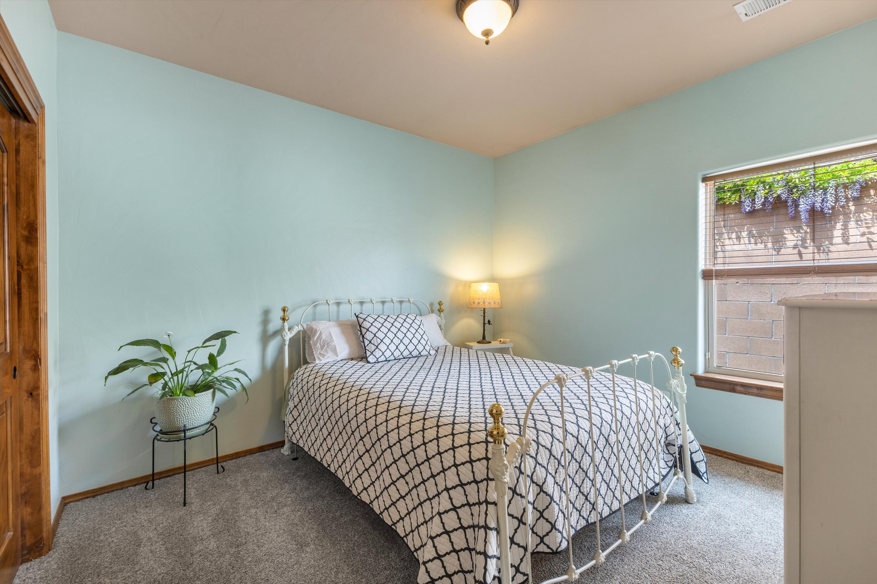 1801 Vista De Colinas Drive SE