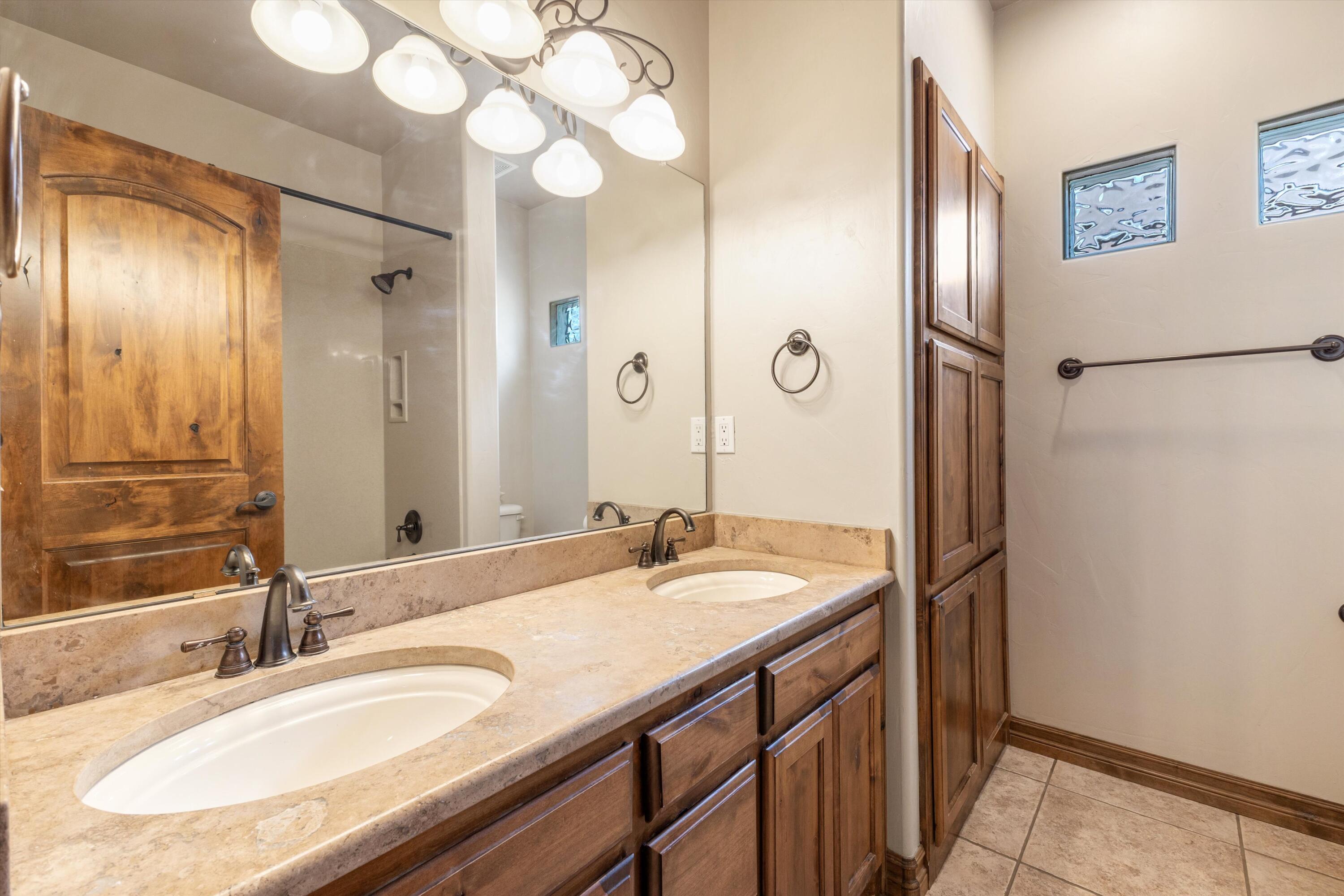 1801 Vista De Colinas Drive SE