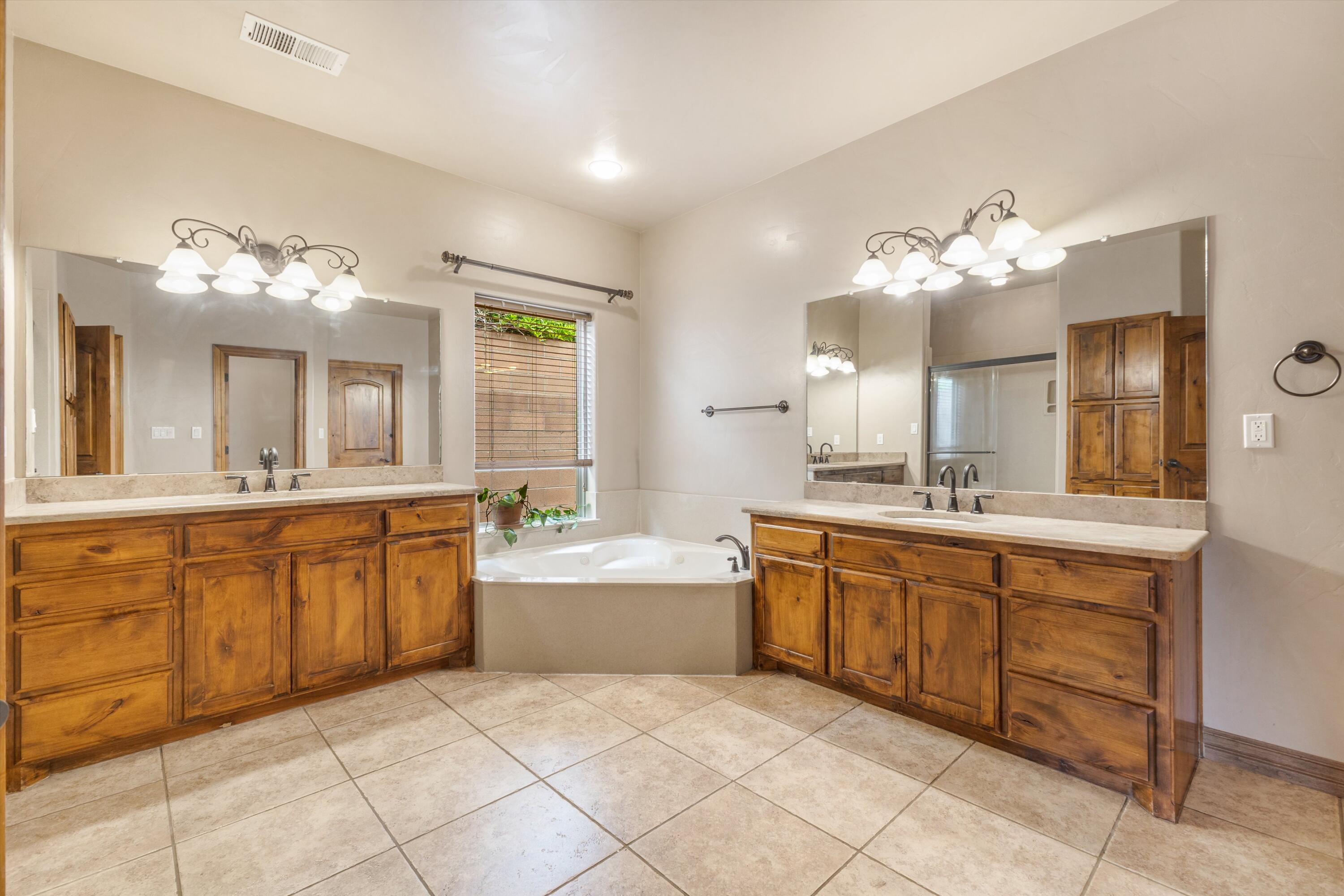 1801 Vista De Colinas Drive SE