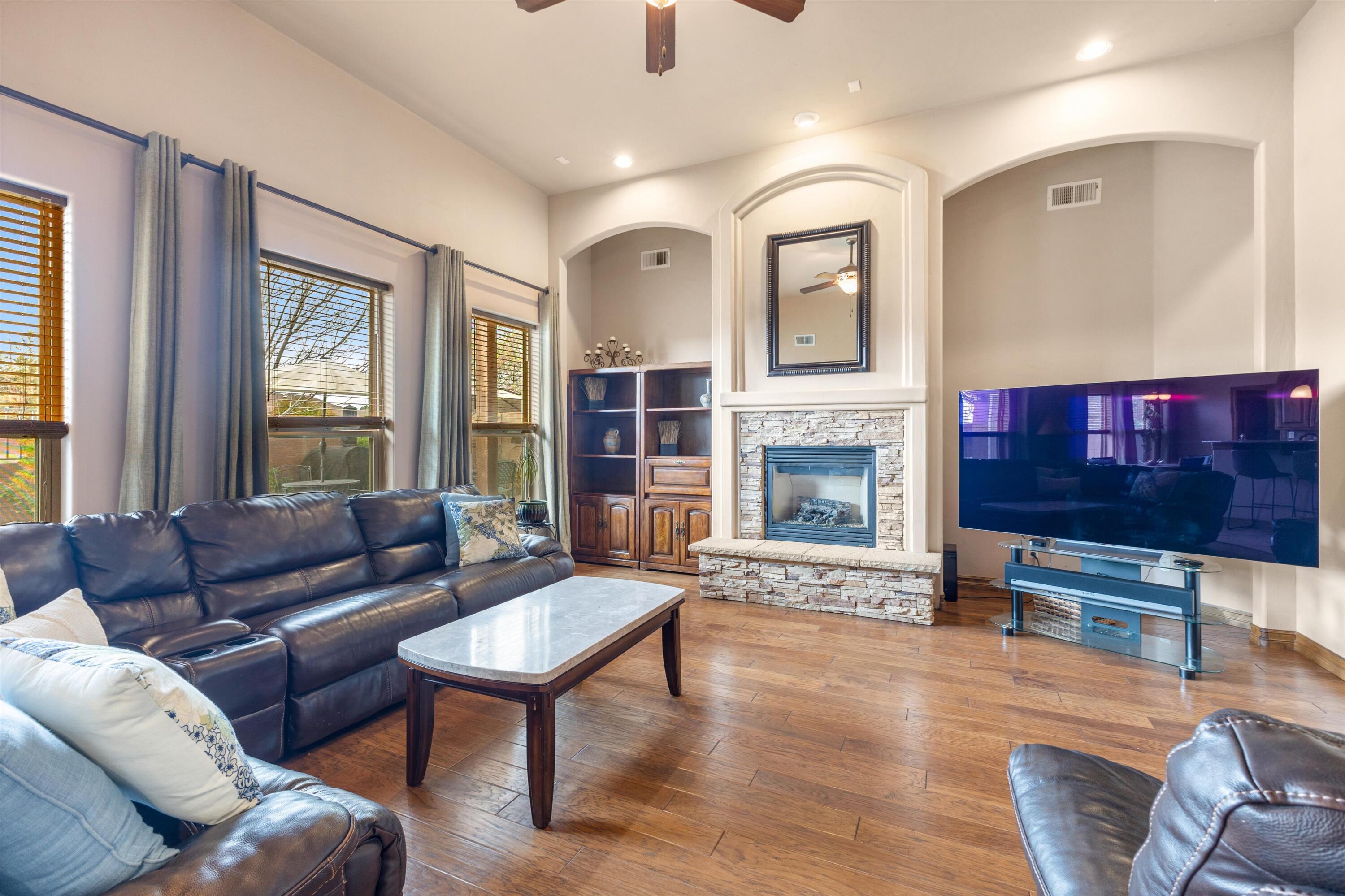 1801 Vista De Colinas Drive SE