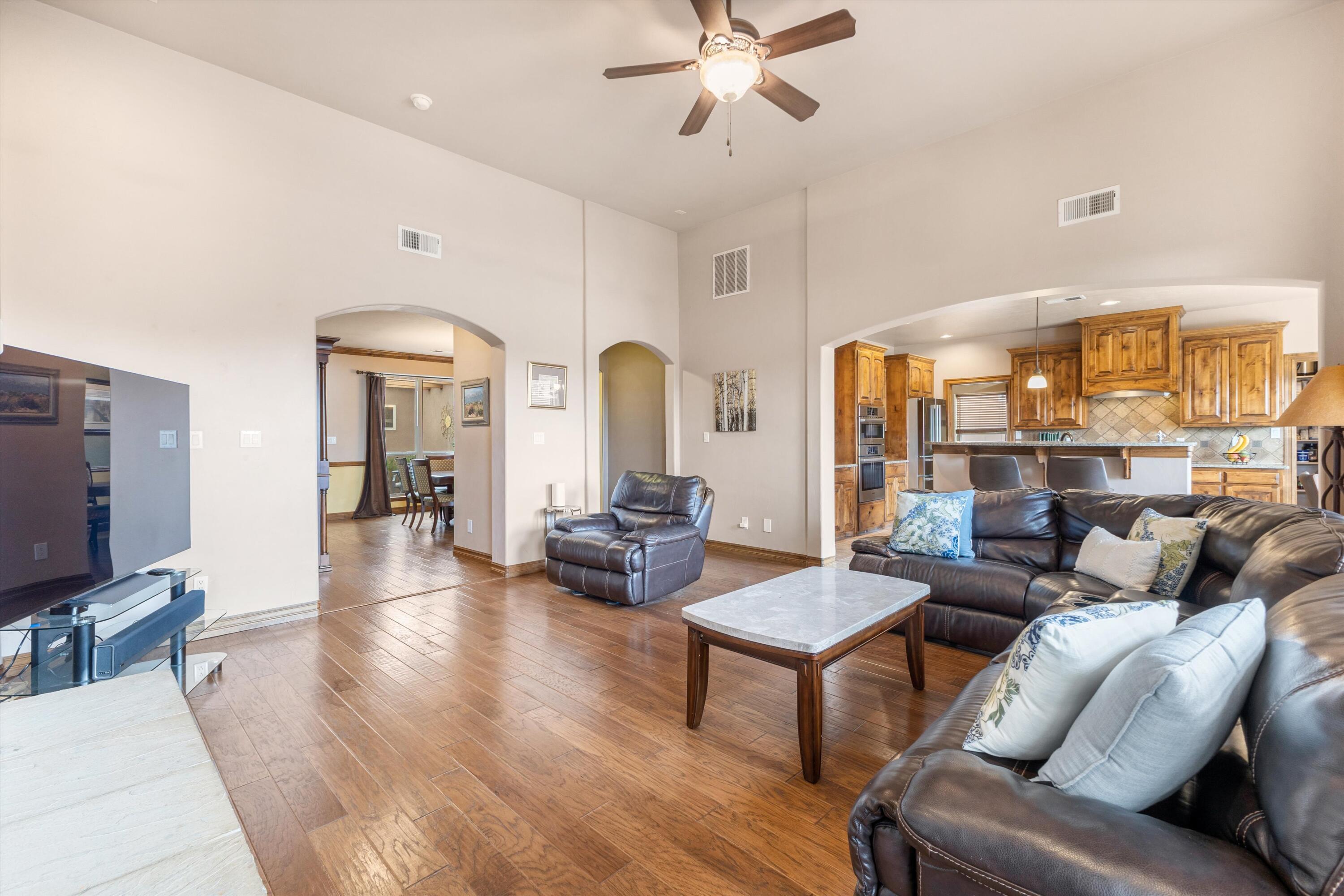 1801 Vista De Colinas Drive SE