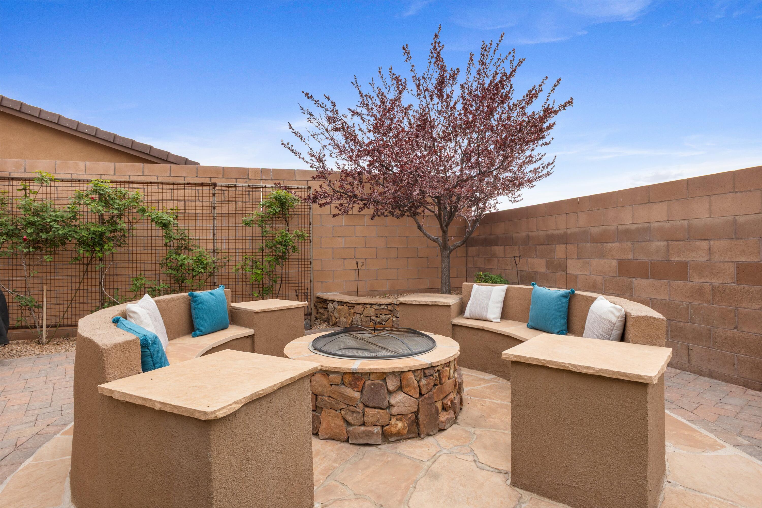 1801 Vista De Colinas Drive SE