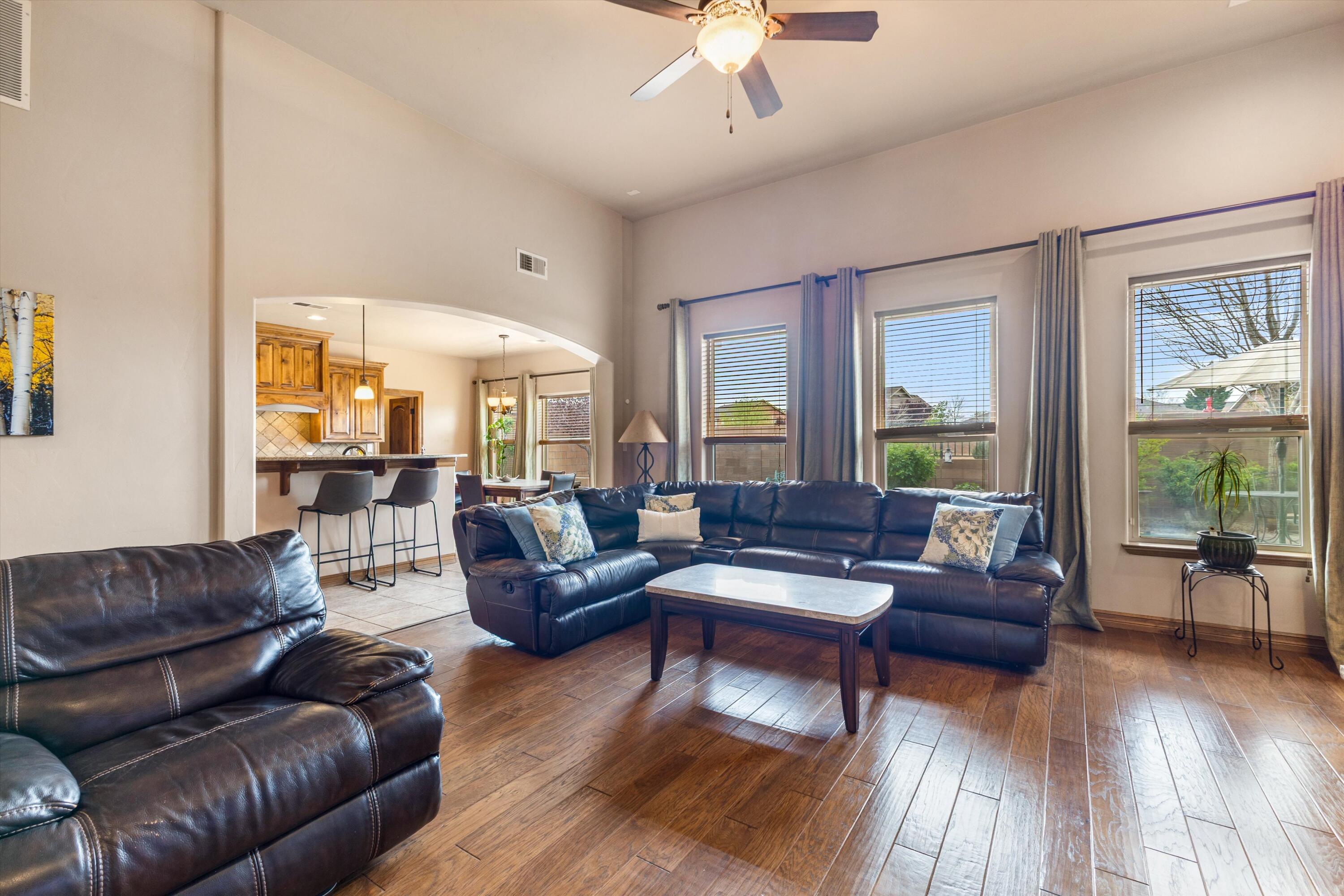 1801 Vista De Colinas Drive SE