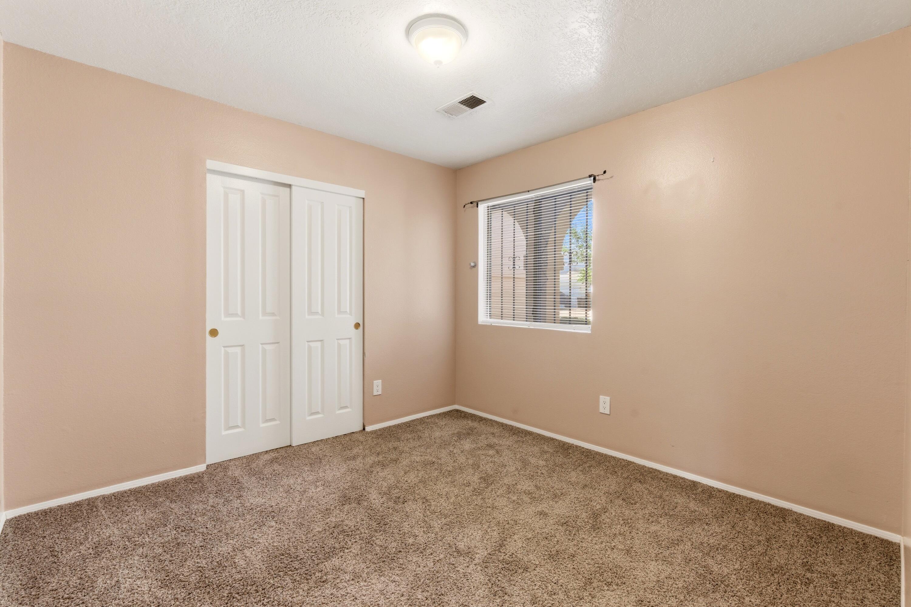 1378 Golden Eye Loop NE