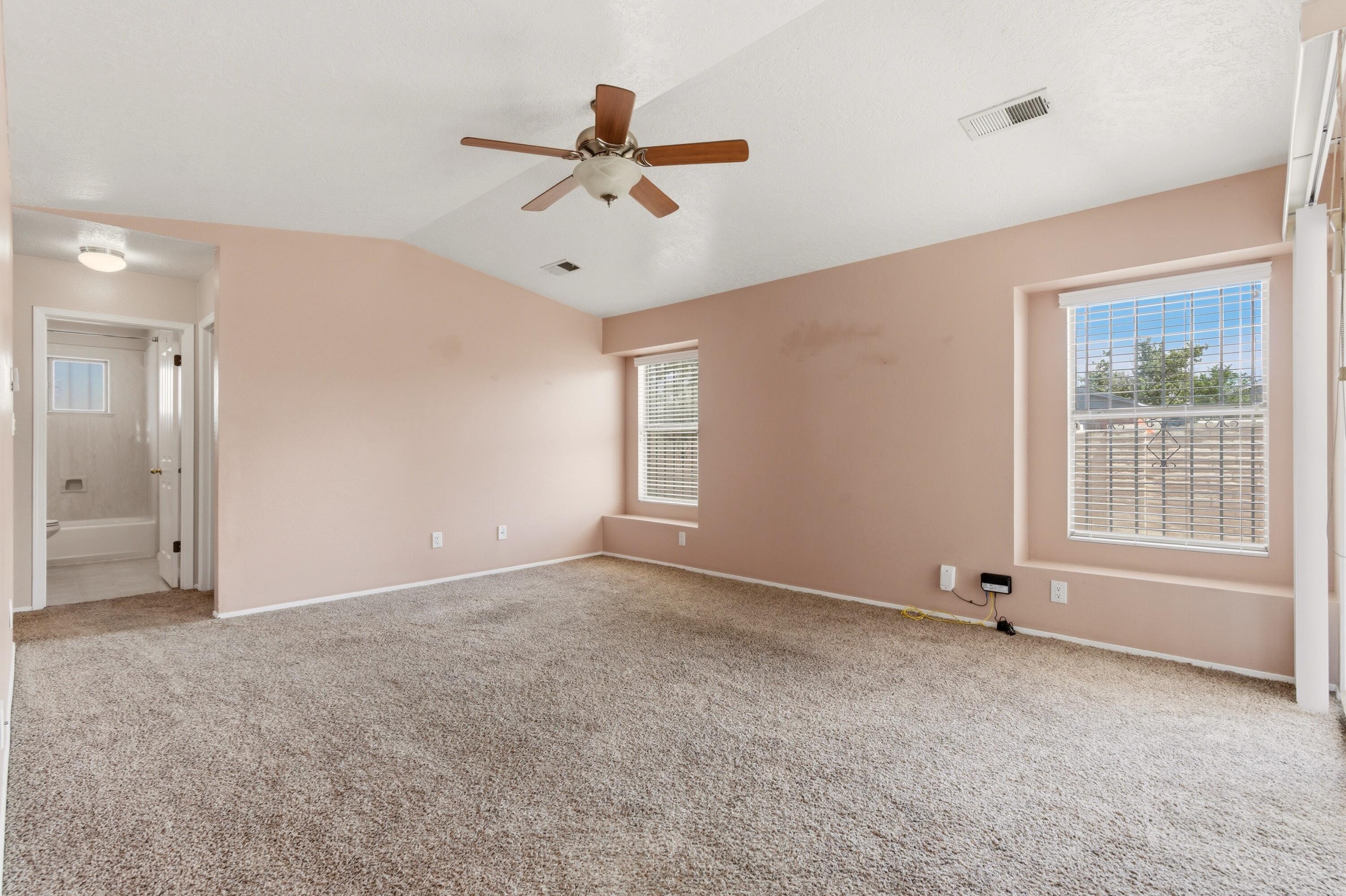 1378 Golden Eye Loop NE