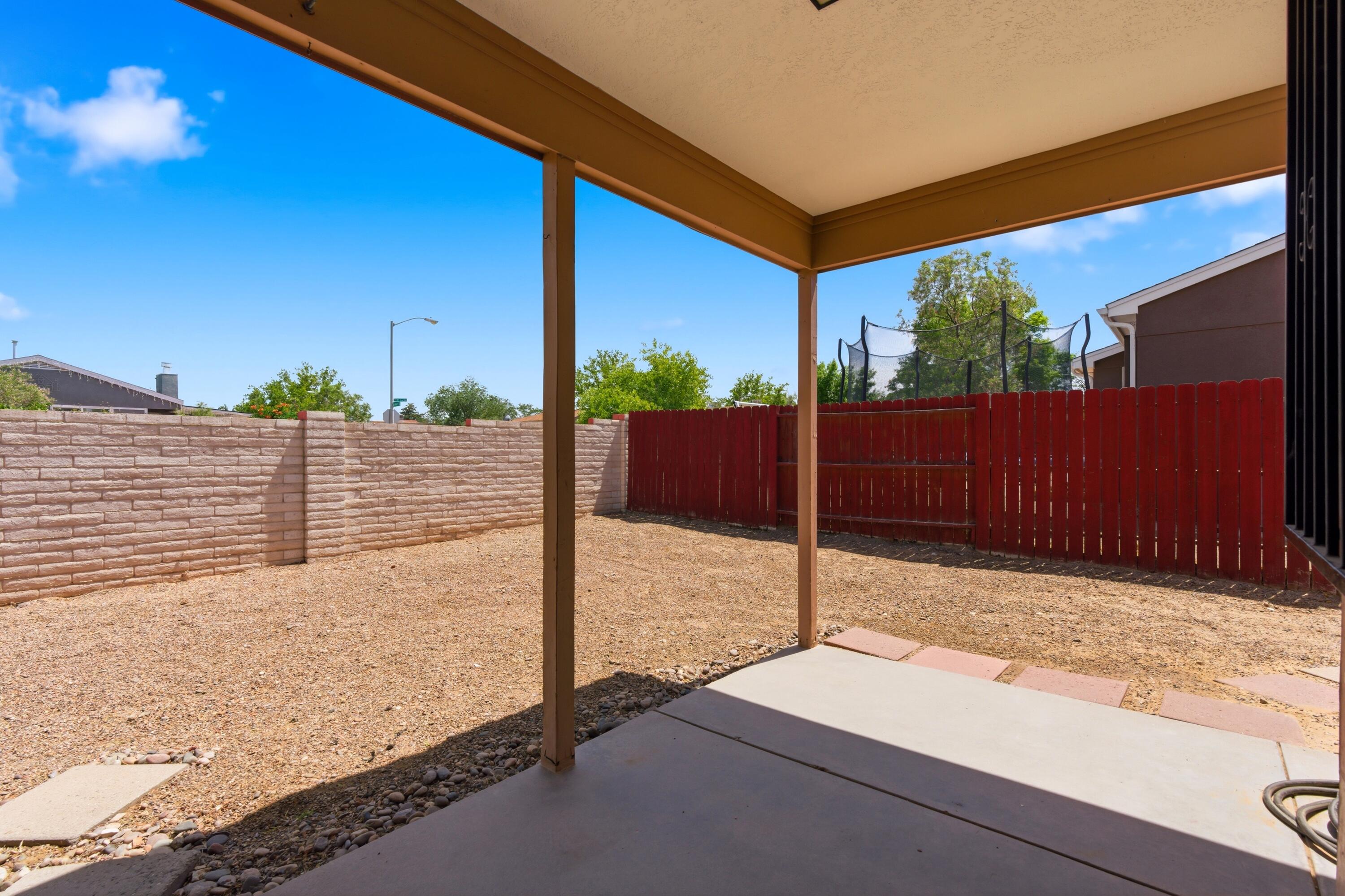 1378 Golden Eye Loop NE