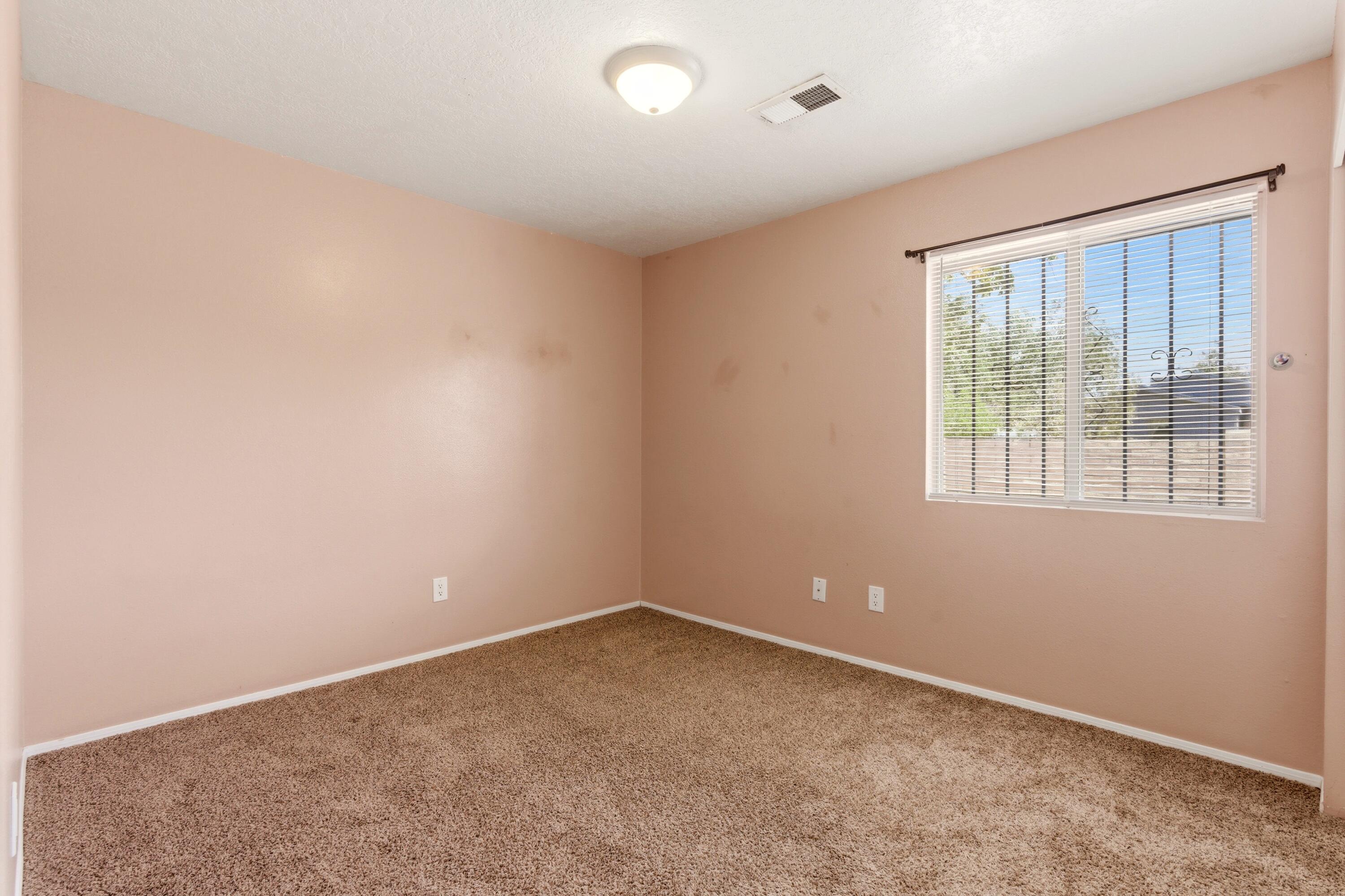 1378 Golden Eye Loop NE