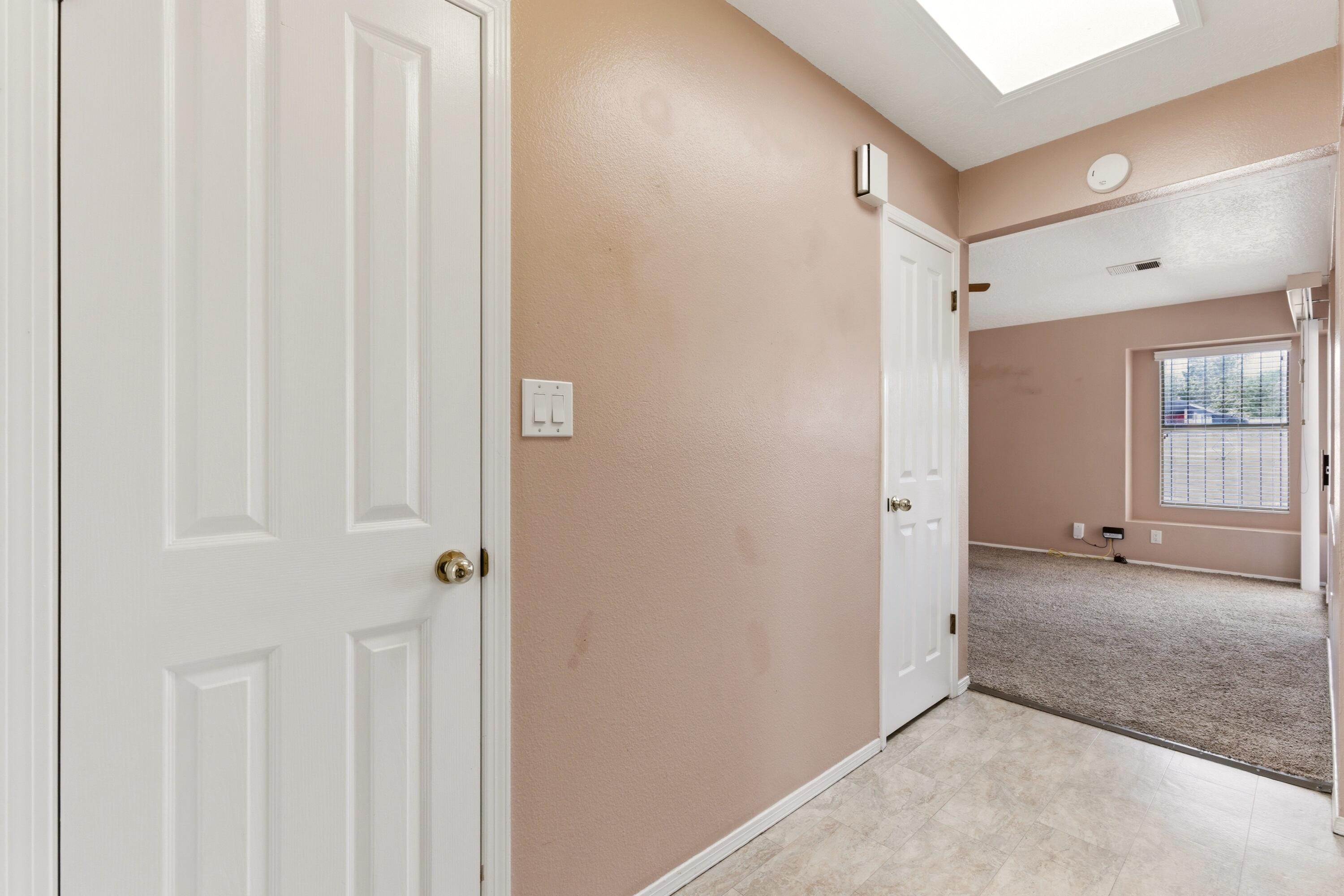 1378 Golden Eye Loop NE