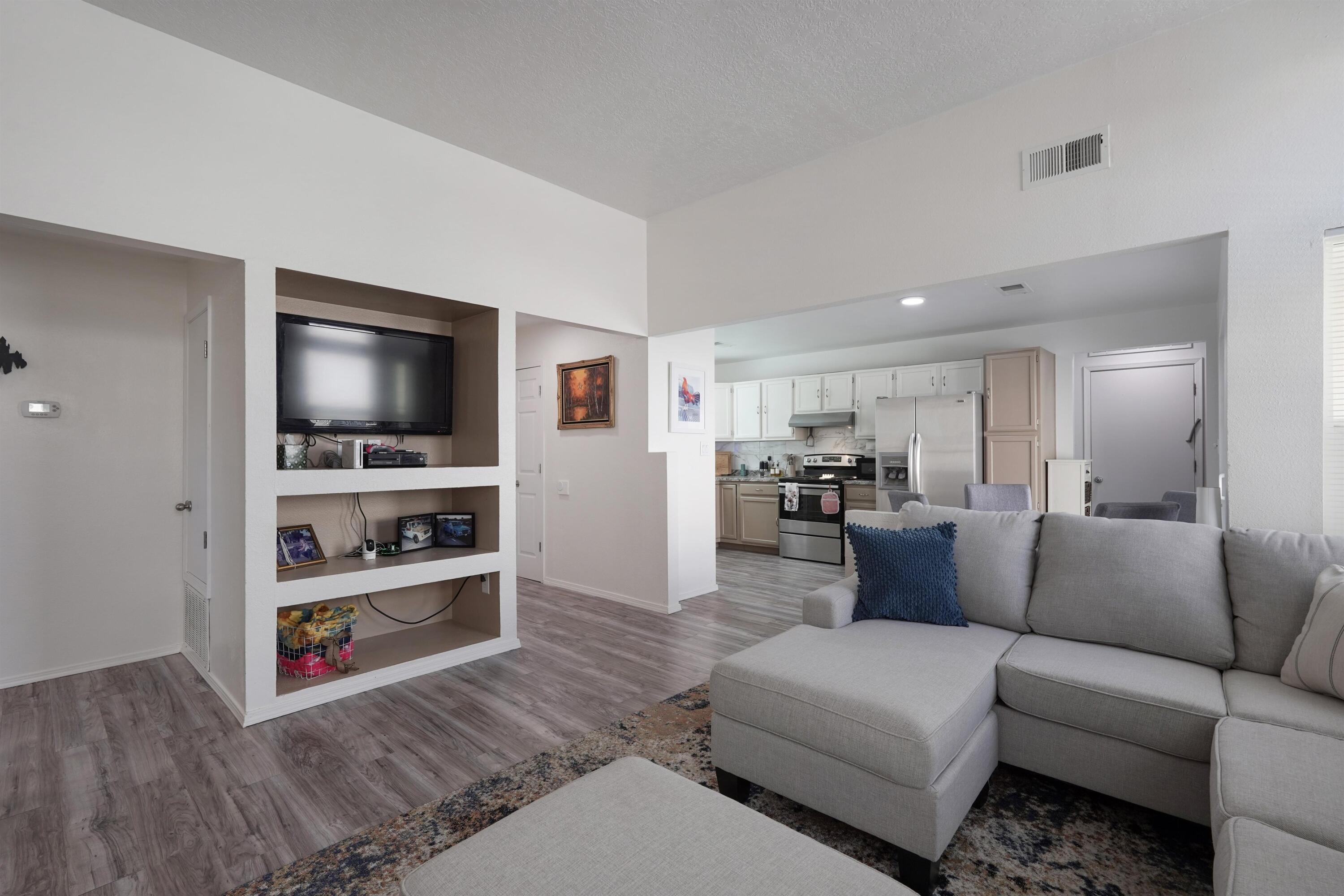 1657 Skyview Circle NE