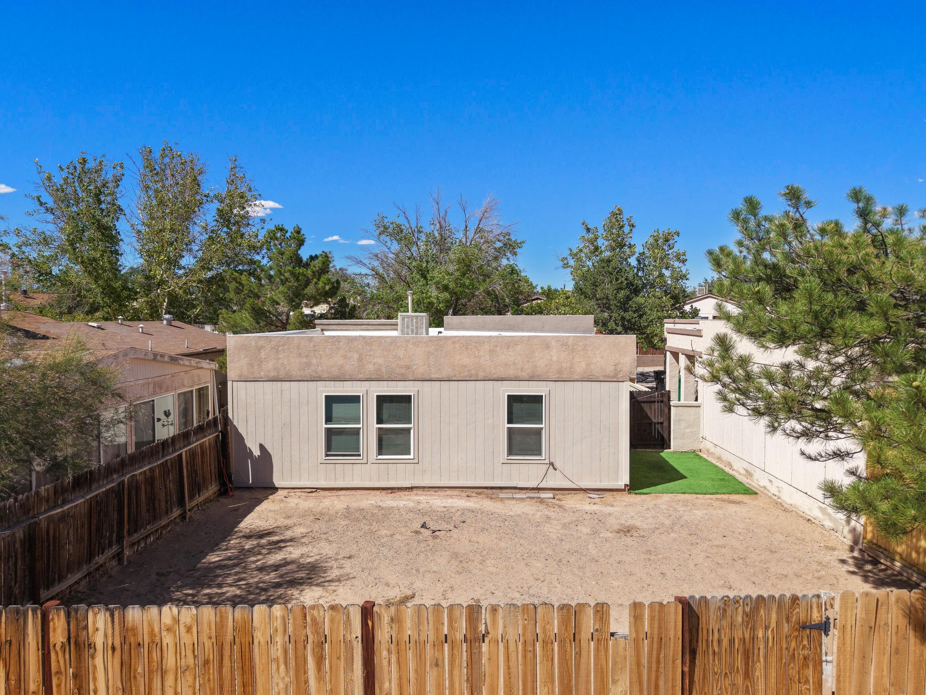 1657 Skyview Circle NE