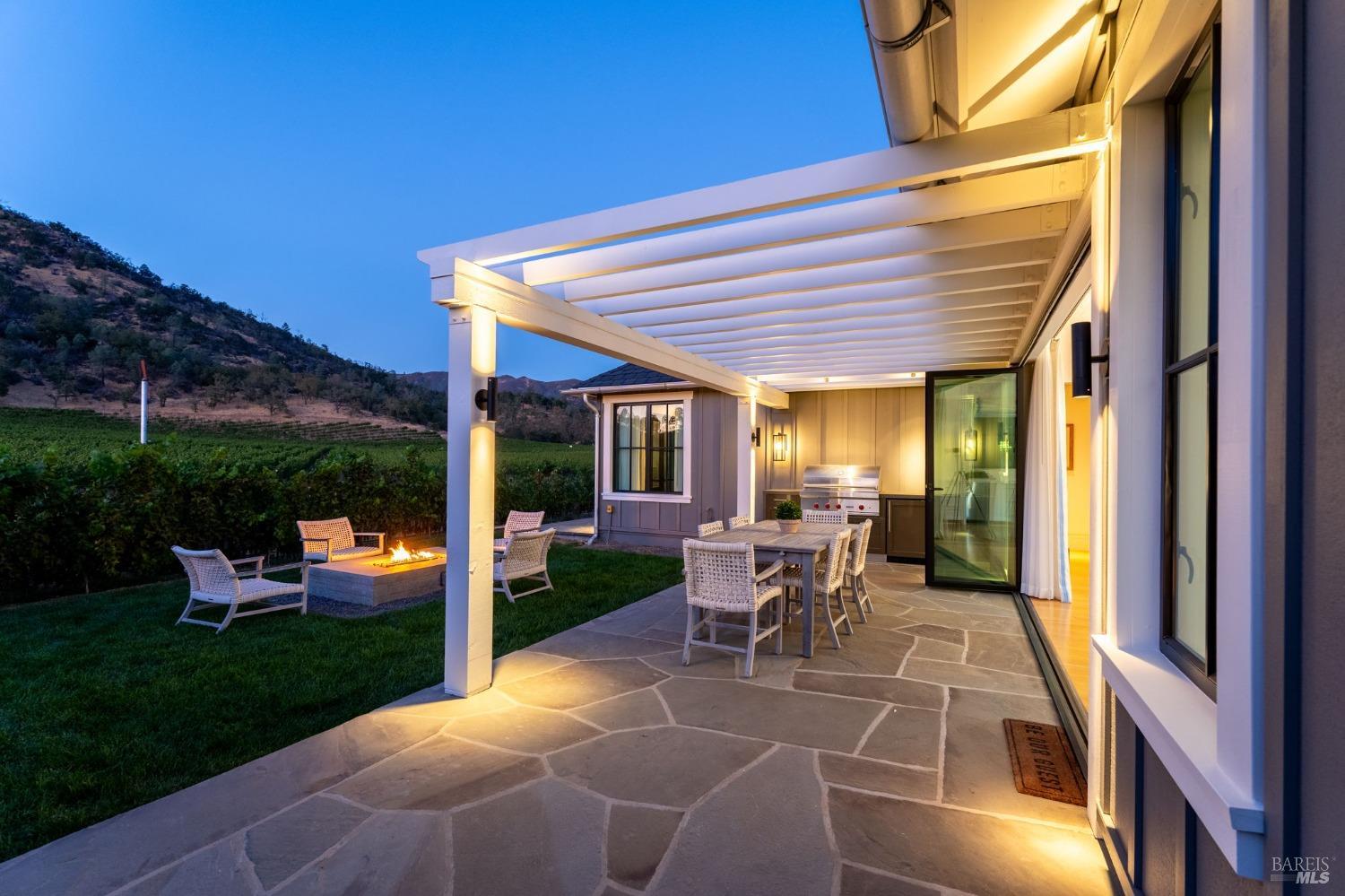 10 Palisades Pl