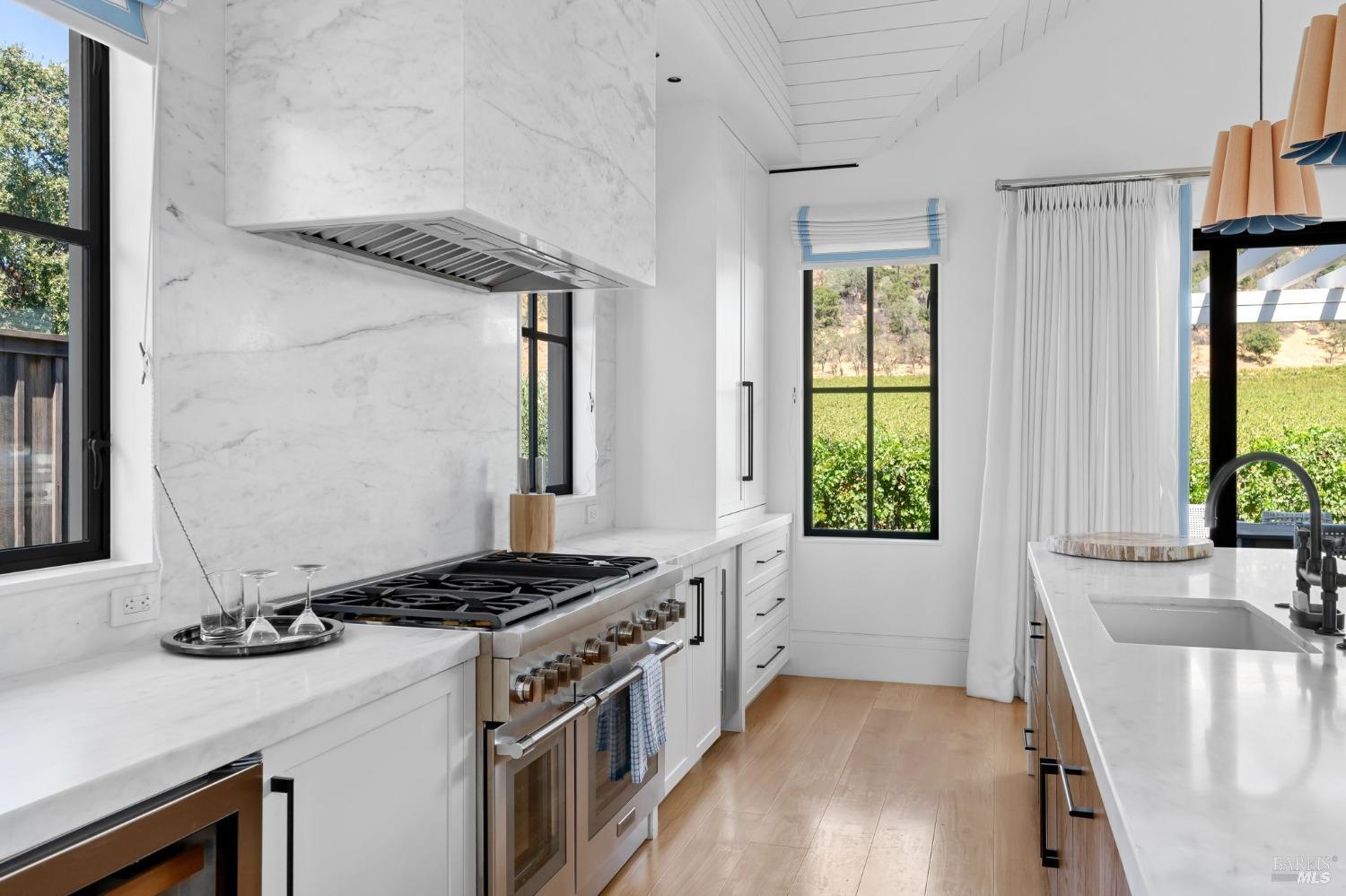 10 Palisades Pl