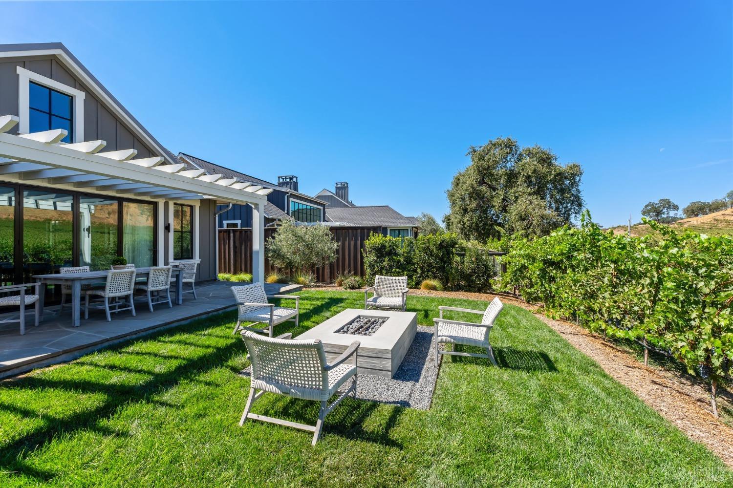 10 Palisades Pl