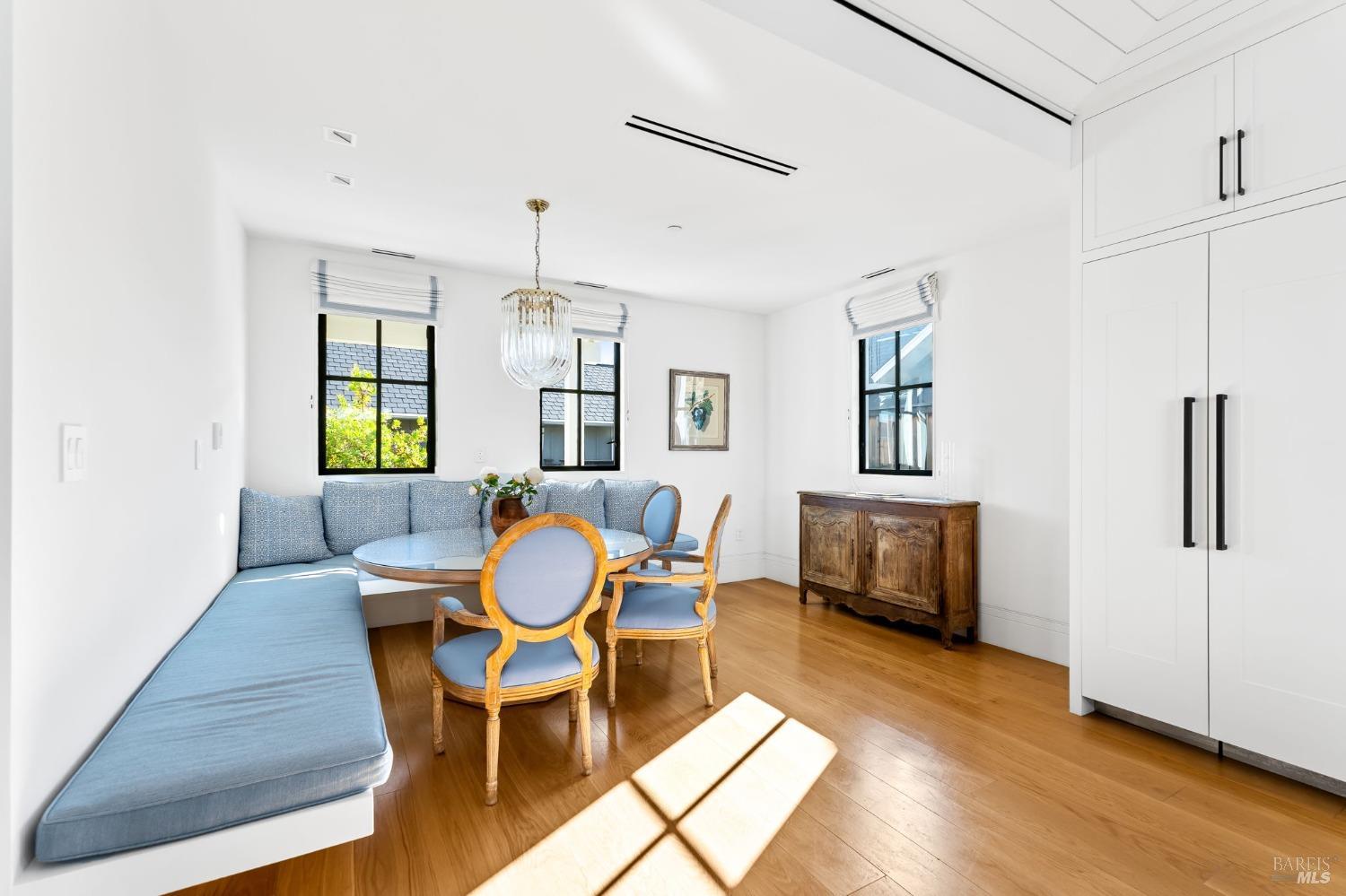 10 Palisades Pl
