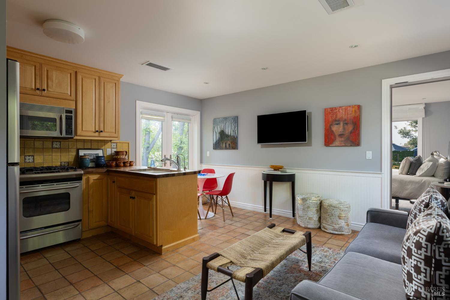 905 Charter Oak Avenue