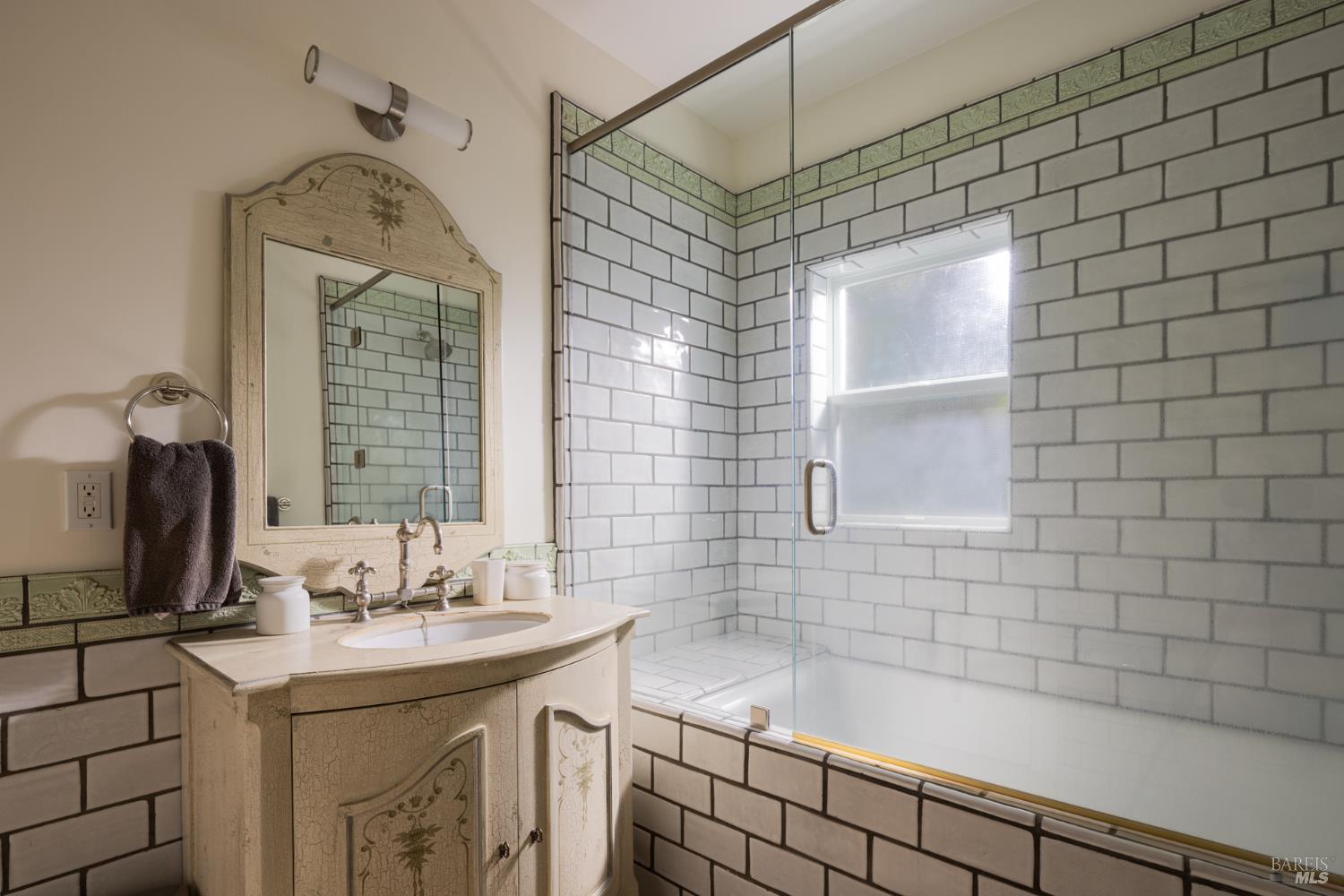 905 Charter Oak Avenue