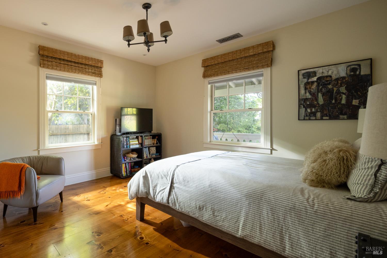 905 Charter Oak Avenue