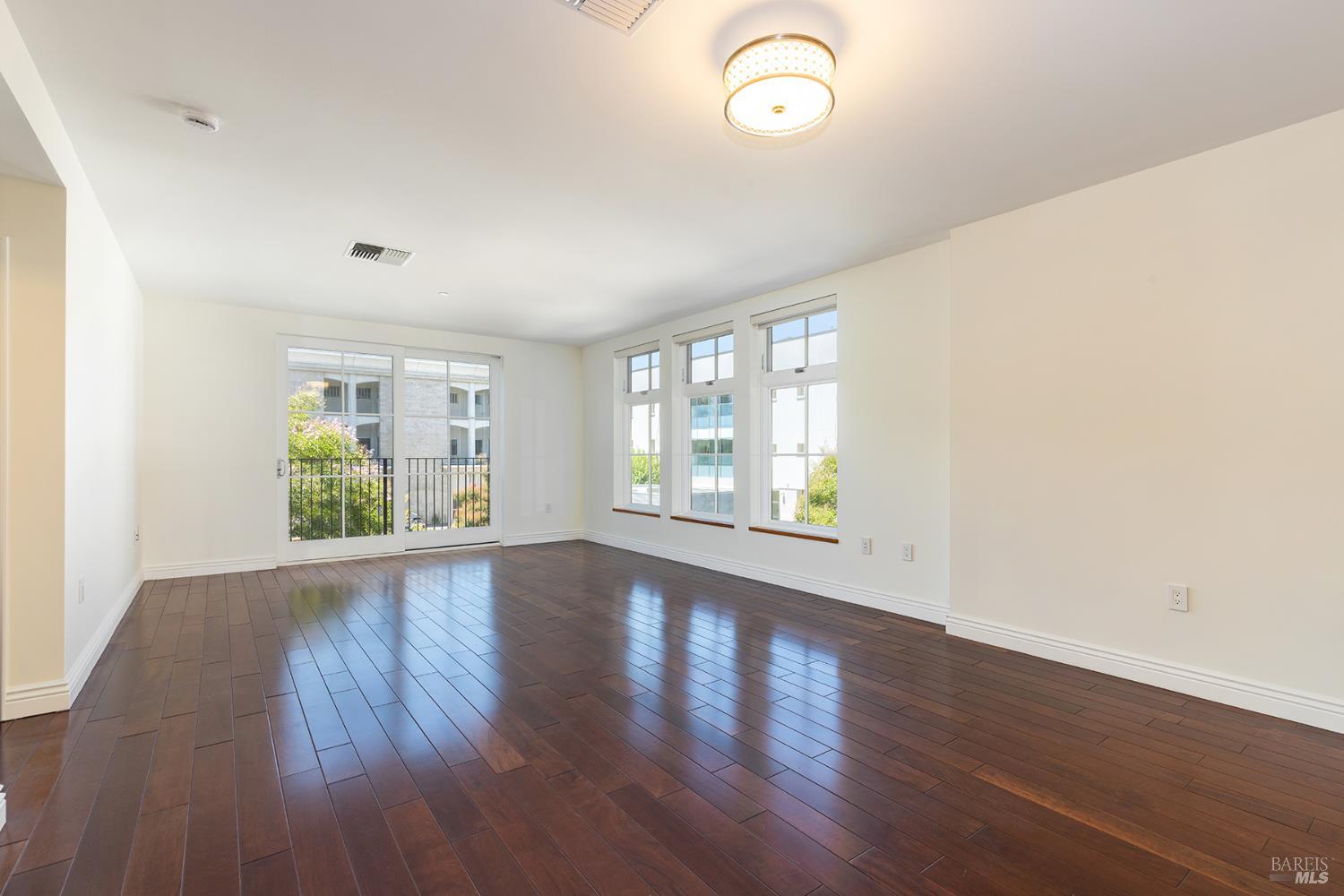 588 Main Street Unit: #212
