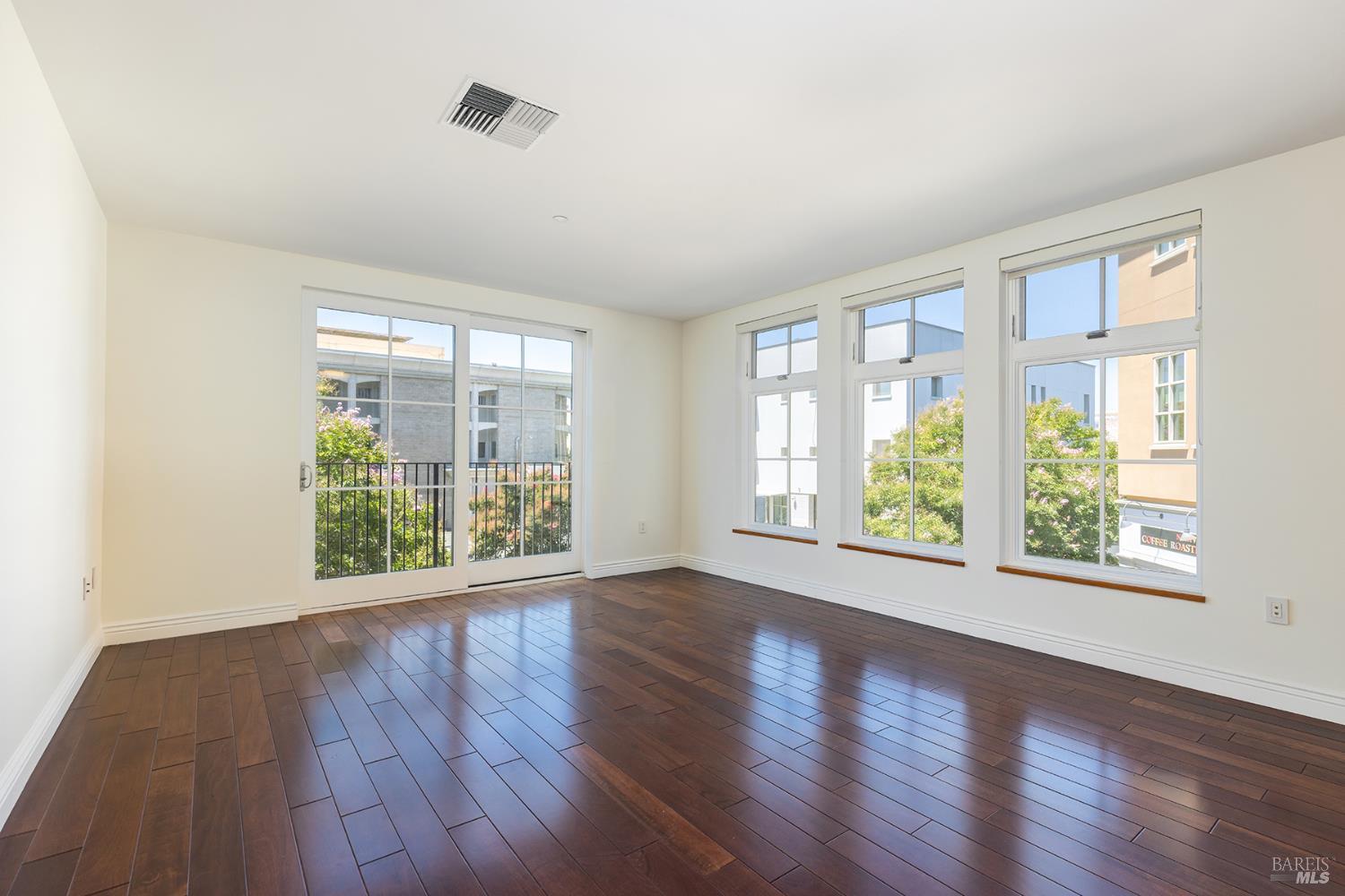 588 Main Street Unit: #212