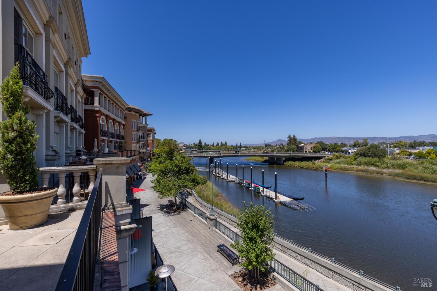 588 Main Street Unit: #212
