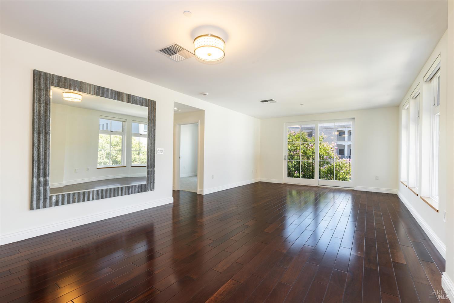 588 Main Street Unit: #212