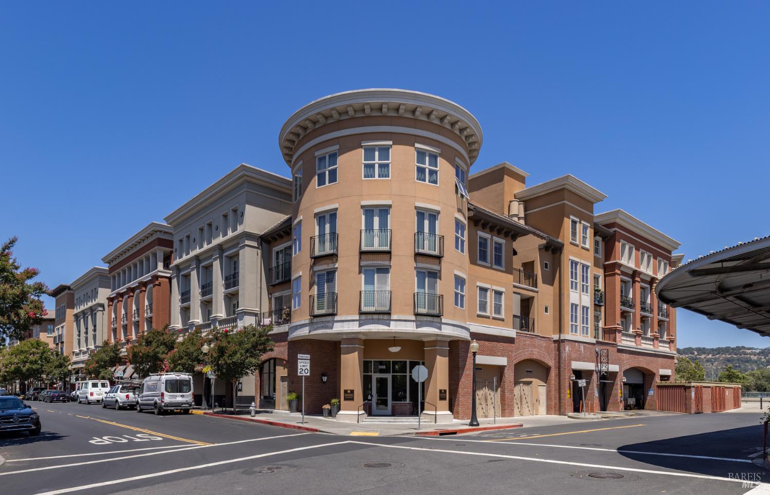 588 Main Street Unit: #212