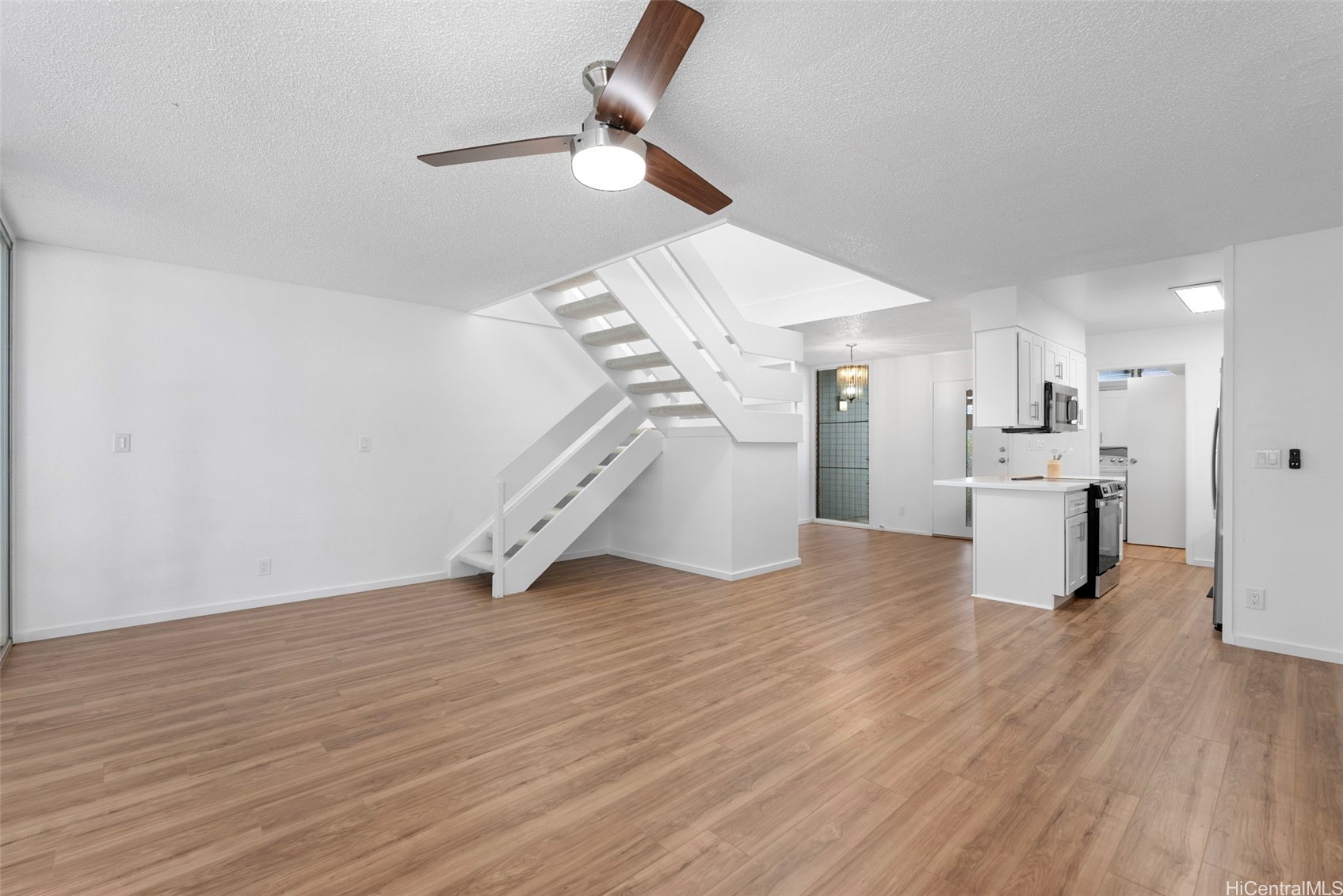 95-312 Kahikinui Court 212