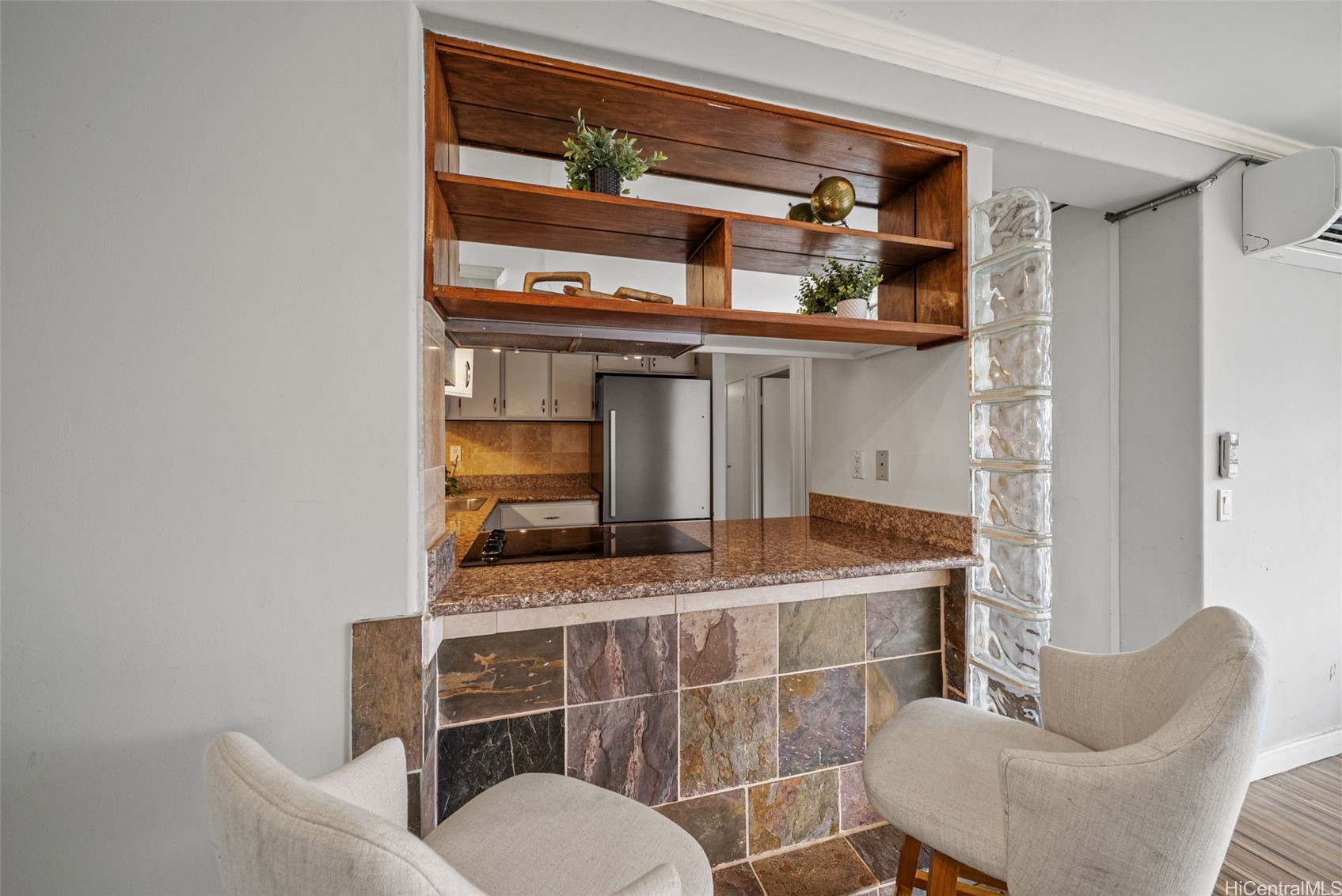 430 Keoniana Street 204