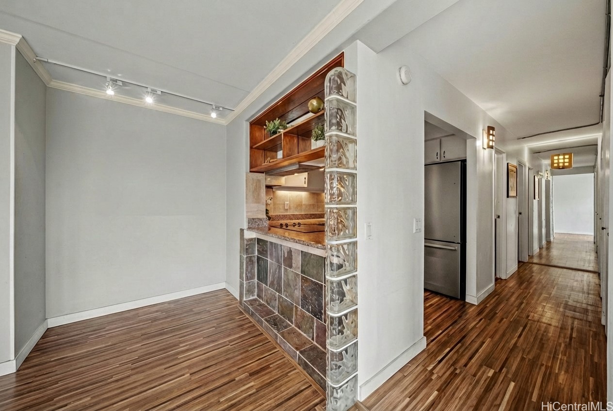 430 Keoniana Street 204