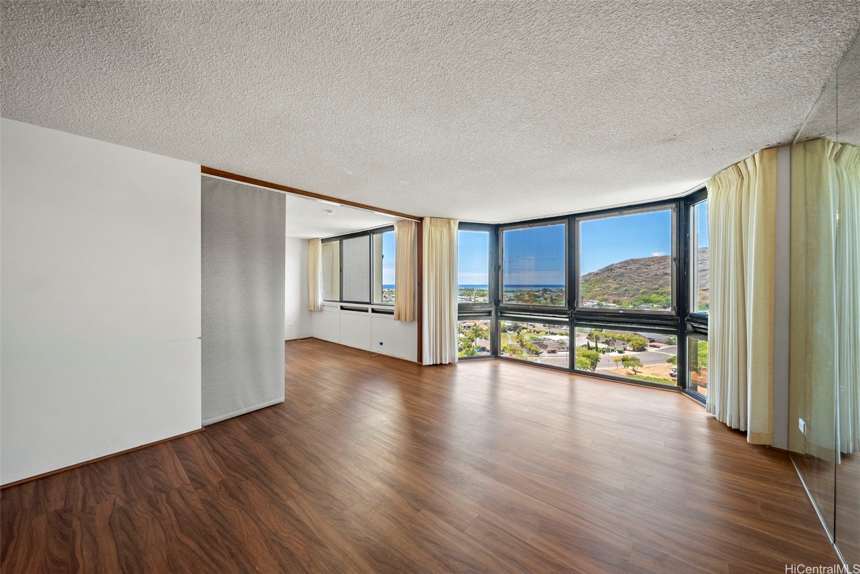 521 Hahaione Street 12J