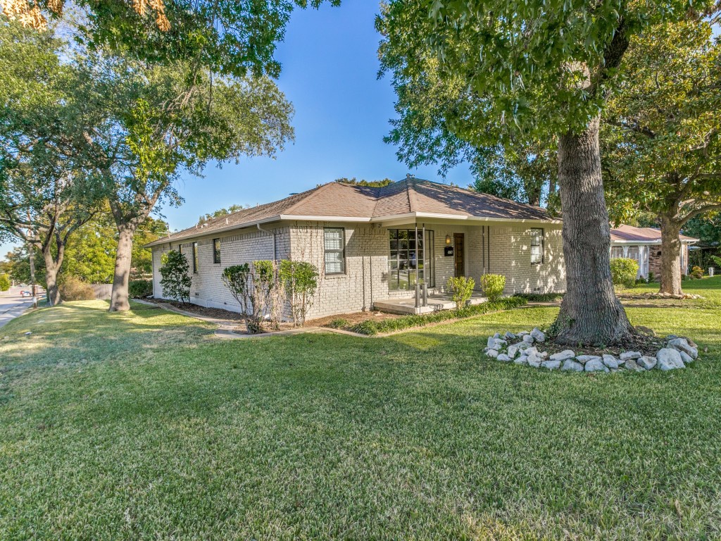 8807 Sweetwater Drive