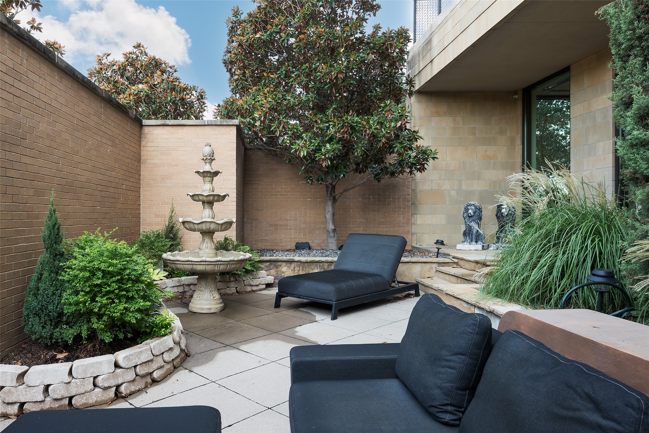 5656 N Central Expressway 100