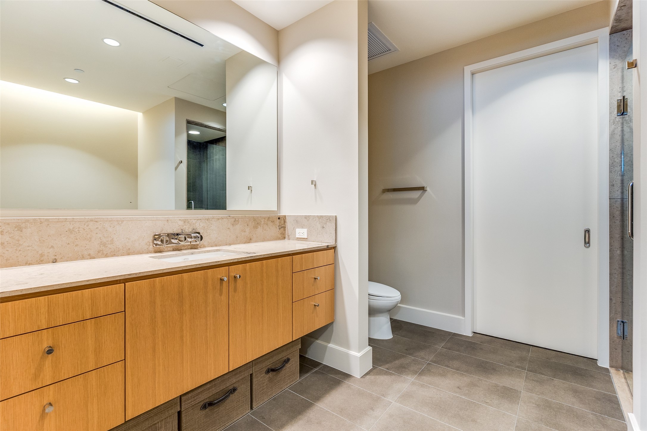 2408 Victory Park Lane 1131