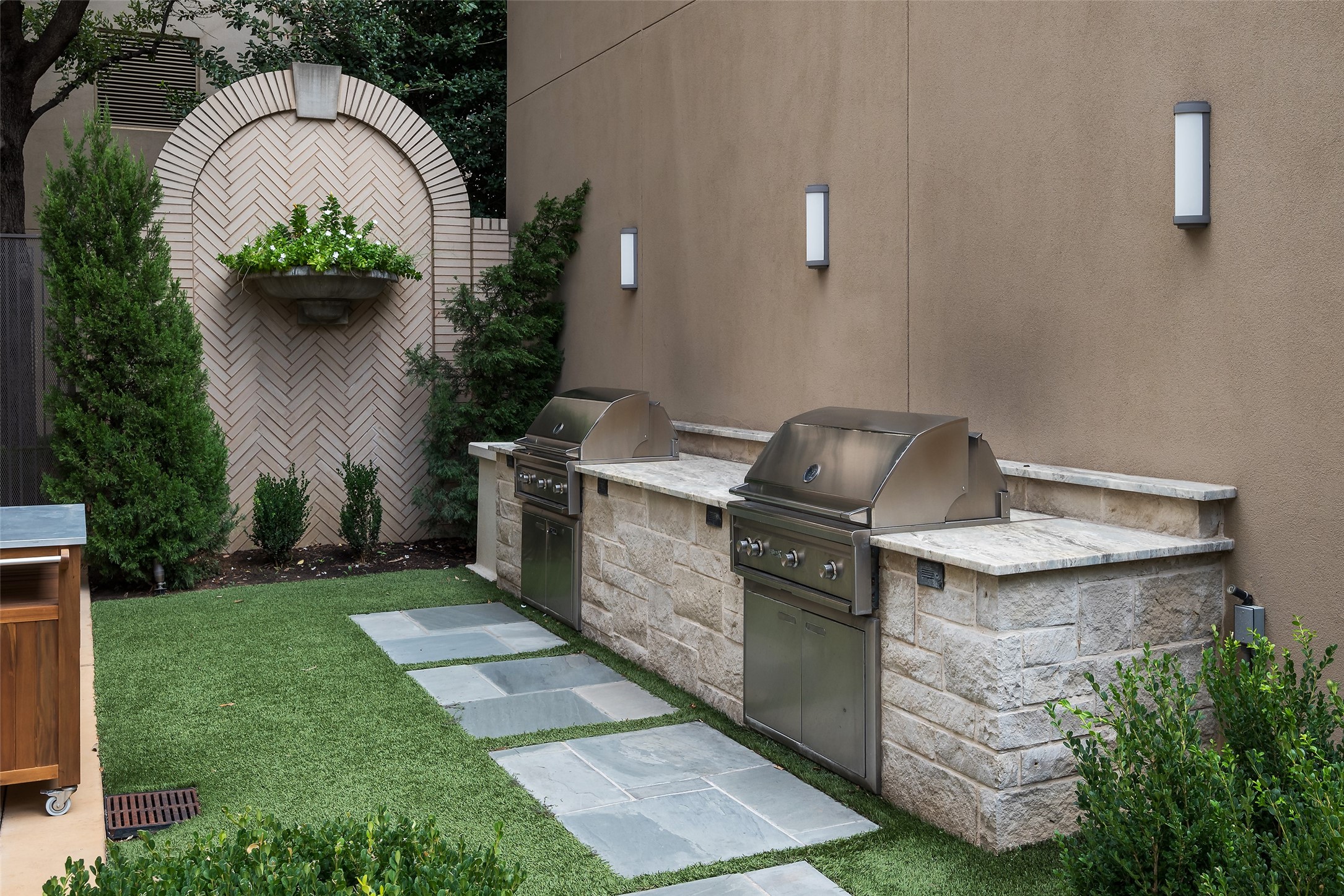 2555 N Pearl Street 1101