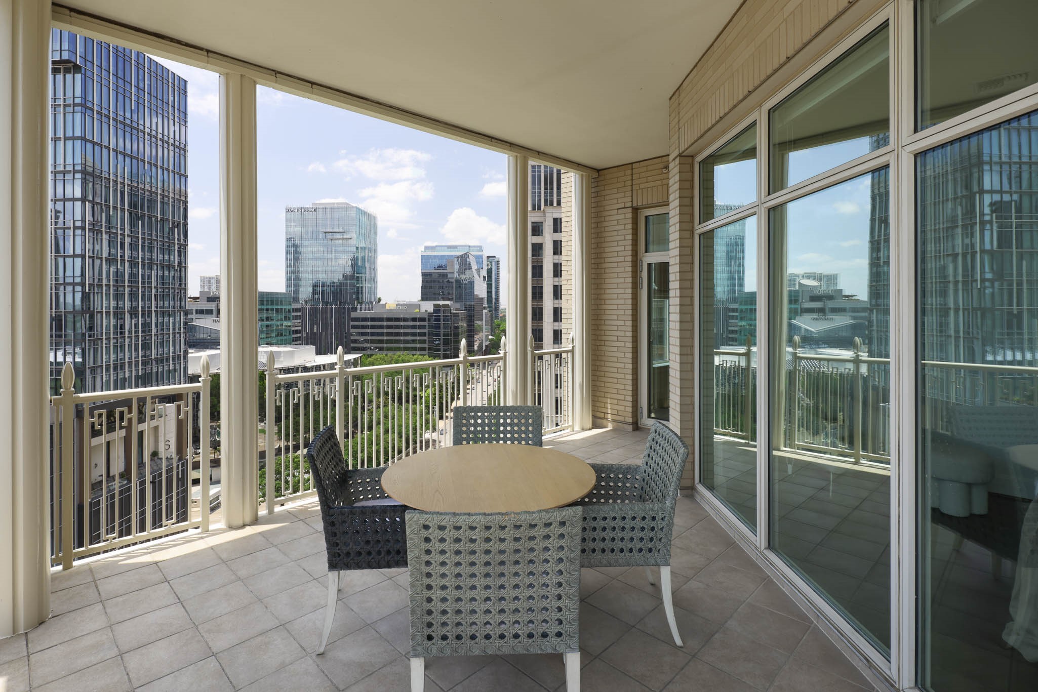 2555 N Pearl Street 1101