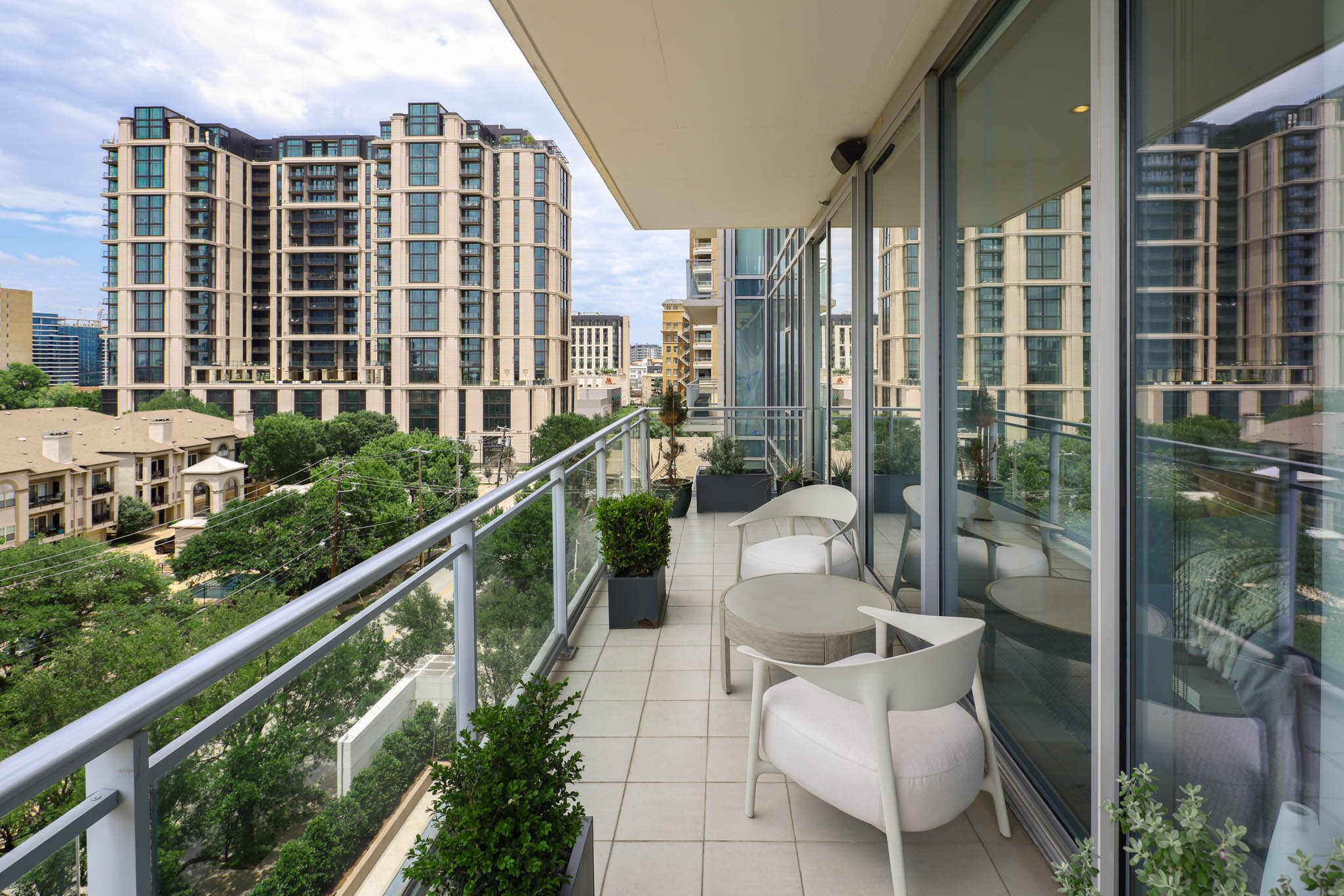 2900 Mckinnon Street 604