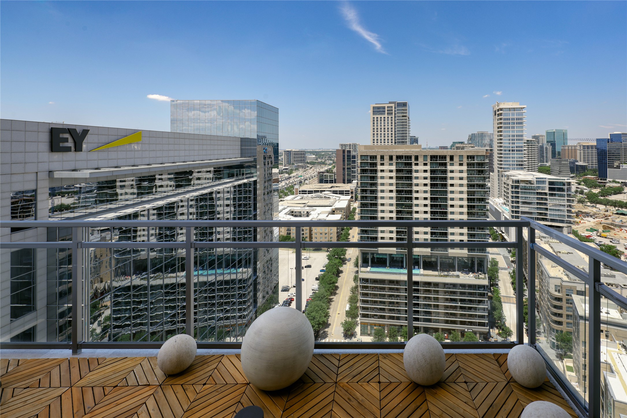 2200 Victory Avenue 2207