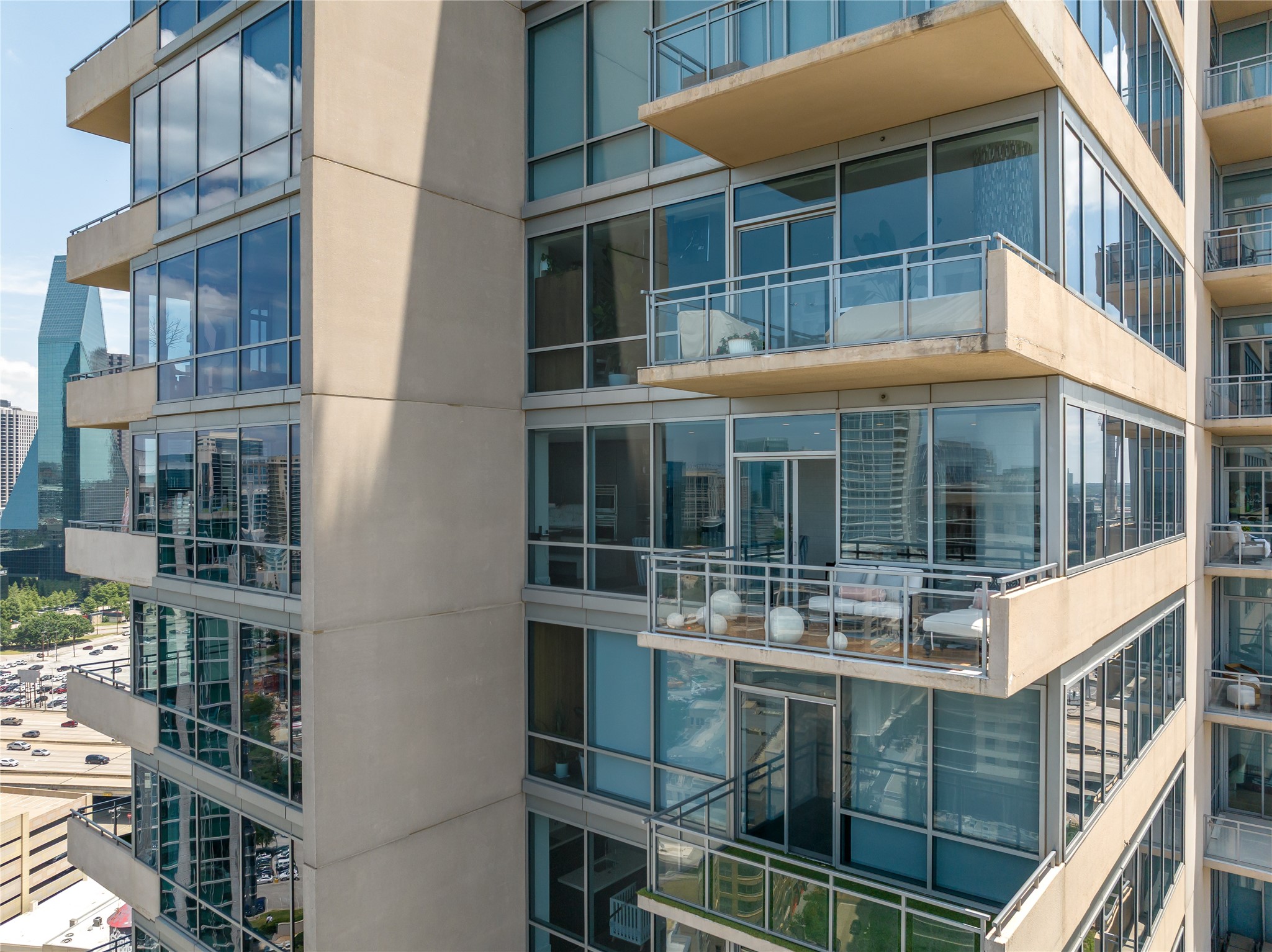 2200 Victory Avenue 2207
