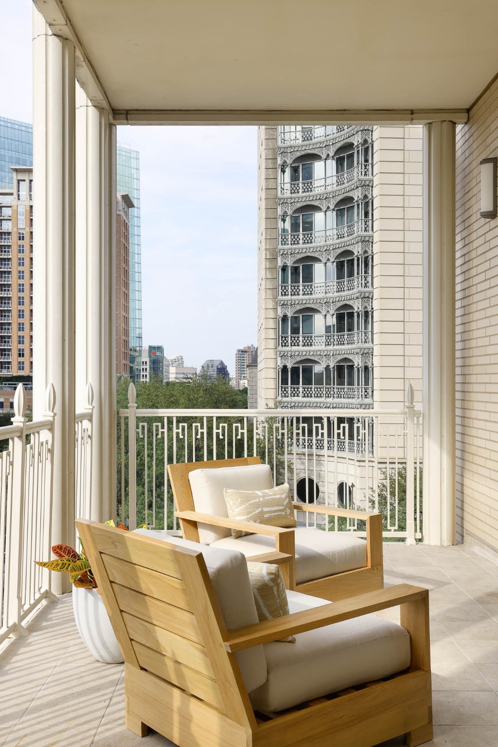 2555 N Pearl Street 505