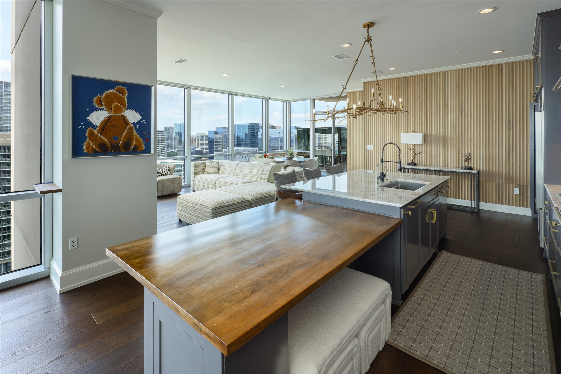 2200 Victory Avenue 2207