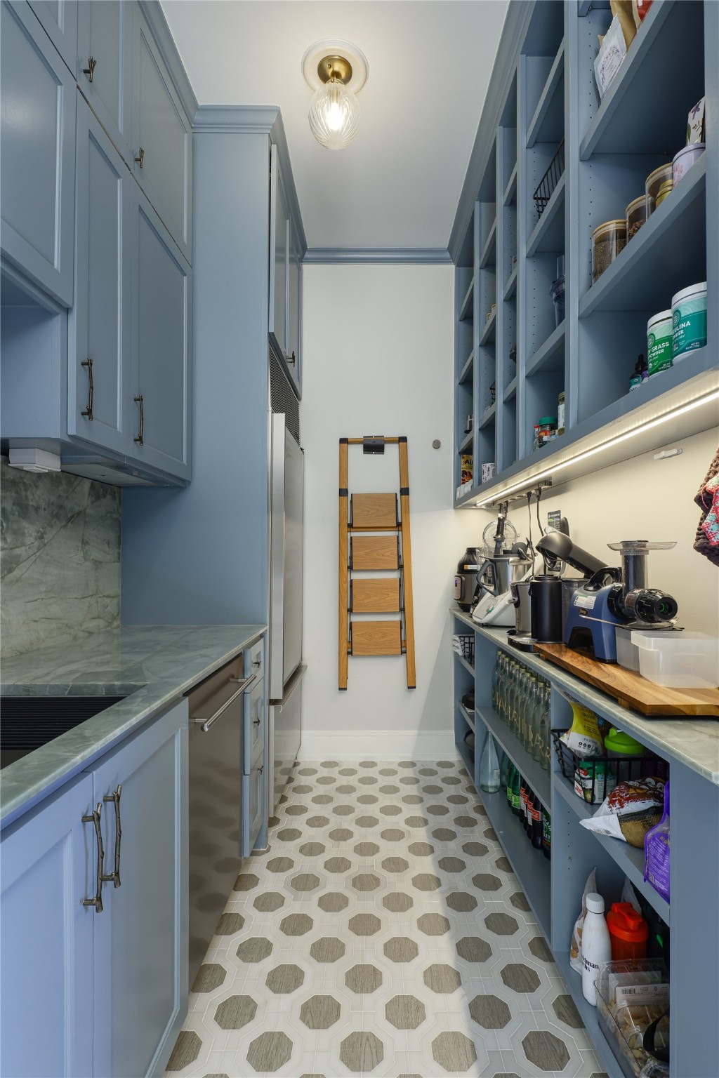 2200 Victory Avenue 2207